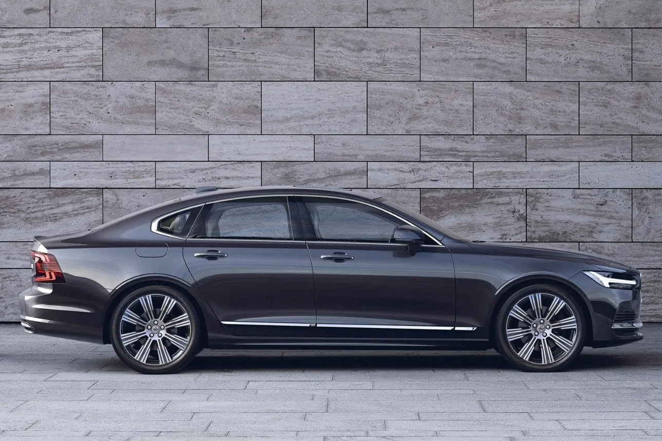 Volvo S90 B5 AWD: Mit Gesamtwartungskosten von rund 2.600 Euro platziert sich die 235 PS starke Schweden-Limousine ganz oben auf dem Treppchen der Wartungs-Geizhälse.