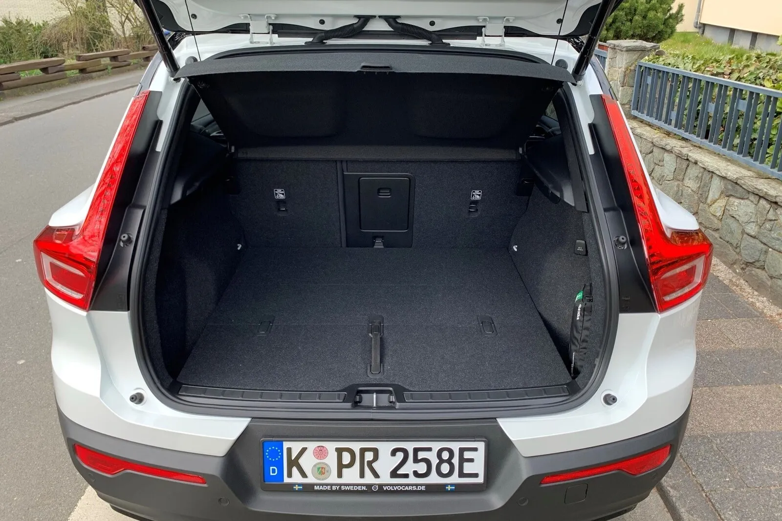 Auch das Kofferraumvolumen kann sich sehen lassen: 414 - 1290 Liter hinten …