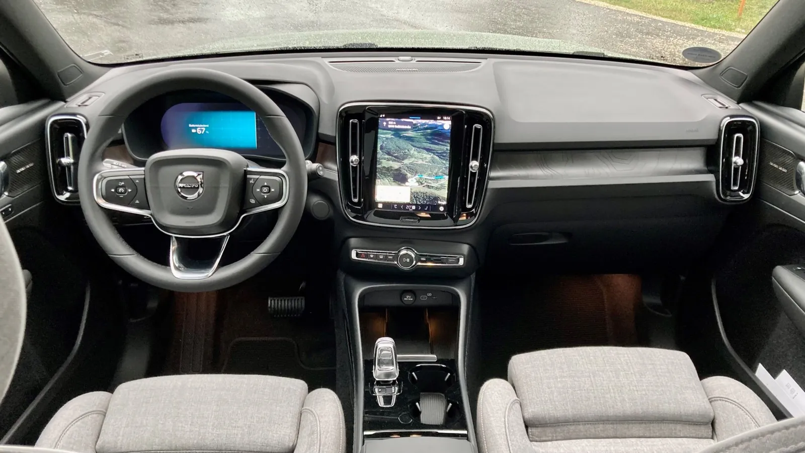 Im Cockpit bleiben sich Volvo C40 und XC40 Recharge Pure Electric dagegen ebenfalls treu.
