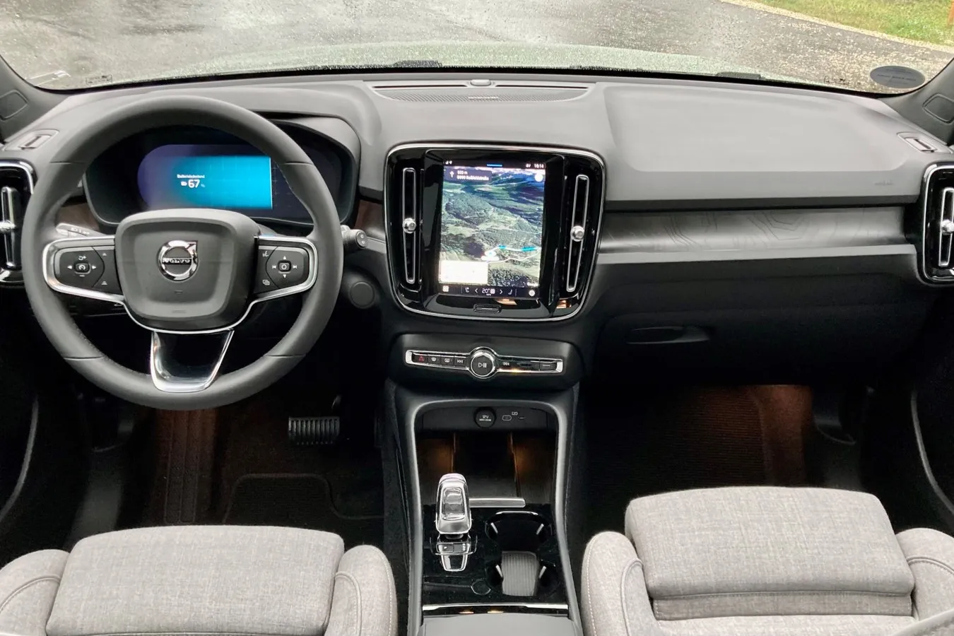 Im Cockpit bleiben sich Volvo C40 und XC40 Recharge Pure Electric dagegen ebenfalls treu.