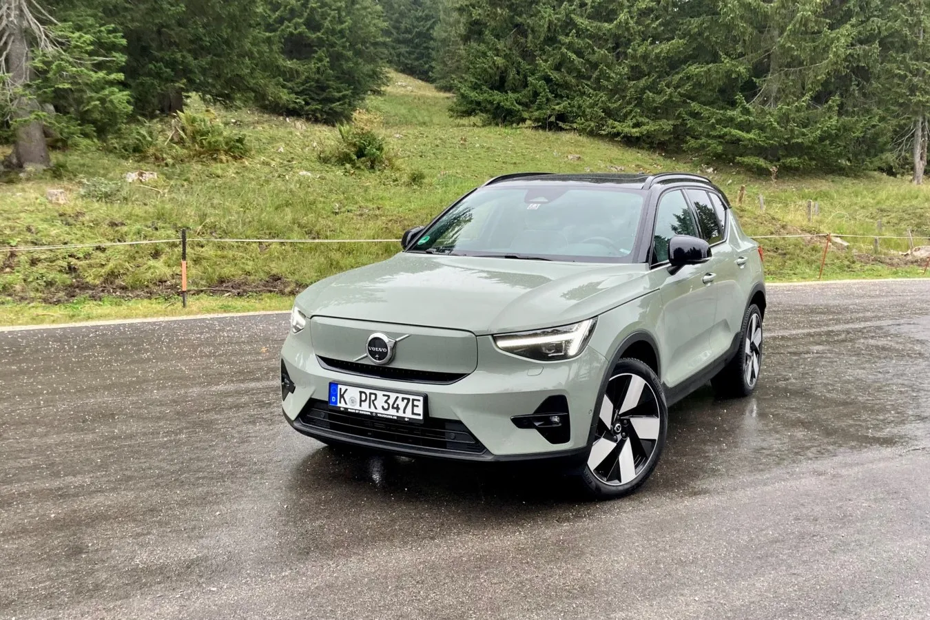 Keine Unterschiede: Der XC40 hat sich trotz neuer Technik optisch nicht verändert.