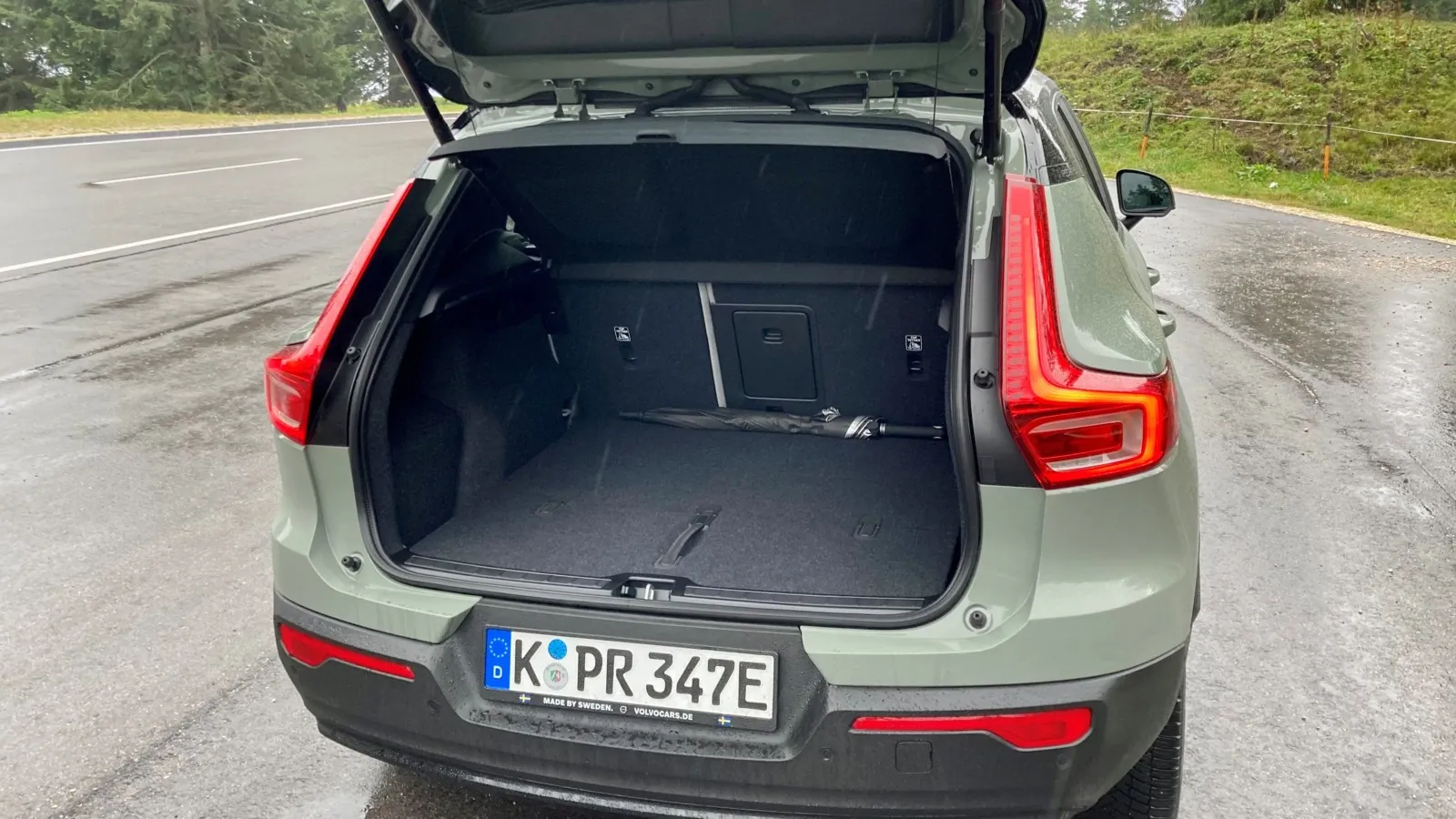 Auch das Kofferraumvolumen der beiden elektrischen Kompakt-SUVs von Volvo hat sich nicht verändert.