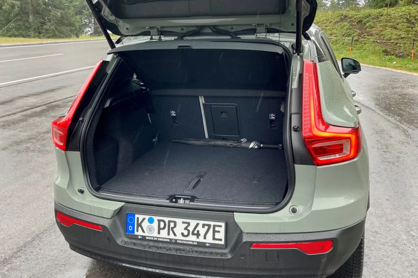 Auch das Kofferraumvolumen der beiden elektrischen Kompakt-SUVs von Volvo hat sich nicht verändert.