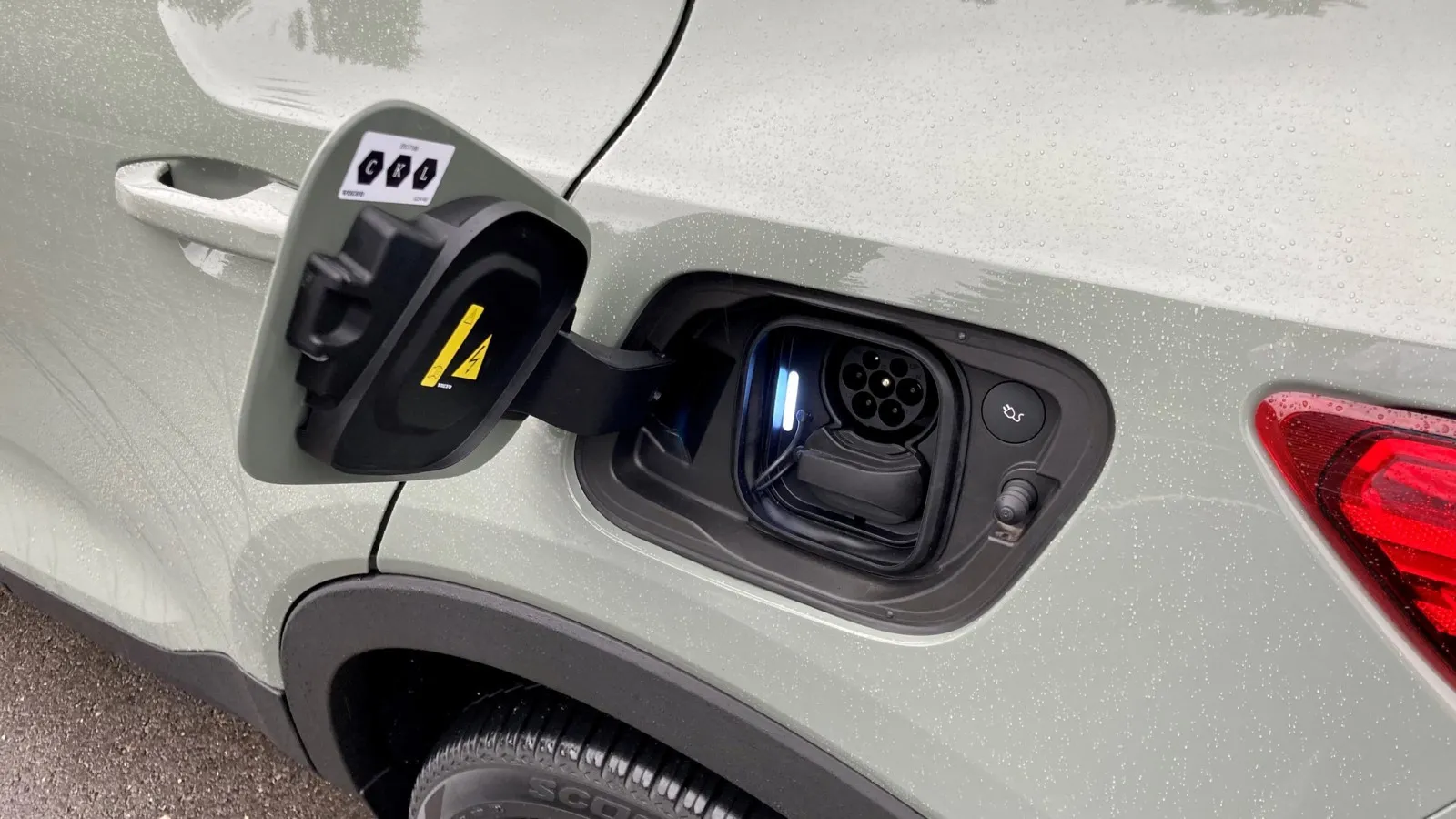 Mehr Ladeleistung: Wer C40 oder XC40 mit dem großen Akku ordert, kann jetzt mit maximal 200 statt 150 kW laden.