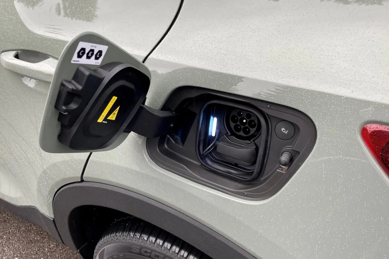 Mehr Ladeleistung: Wer C40 oder XC40 mit dem großen Akku ordert, kann jetzt mit maximal 200 statt 150 kW laden.