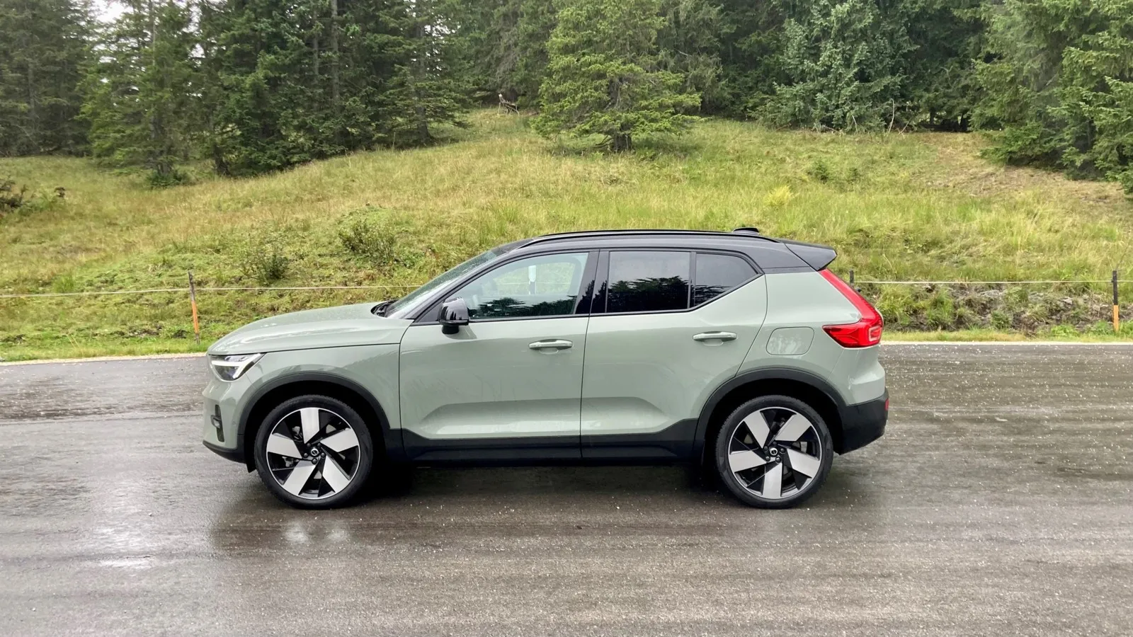 Ist bekannt: die Silhouette des Volvo XC40 Recharge Pure Electric.