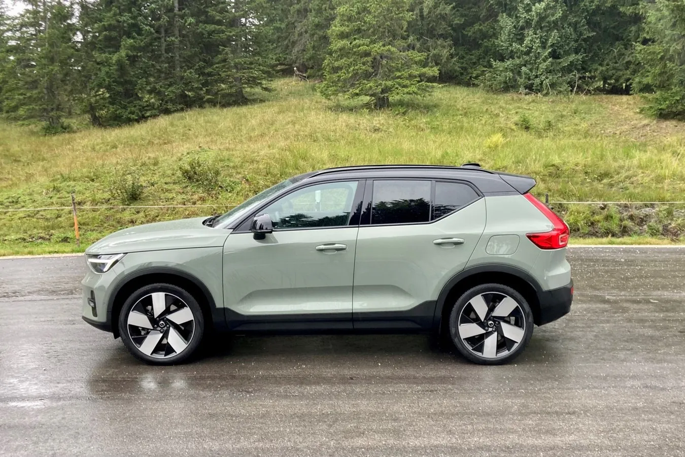Ist bekannt: die Silhouette des Volvo XC40 Recharge Pure Electric.