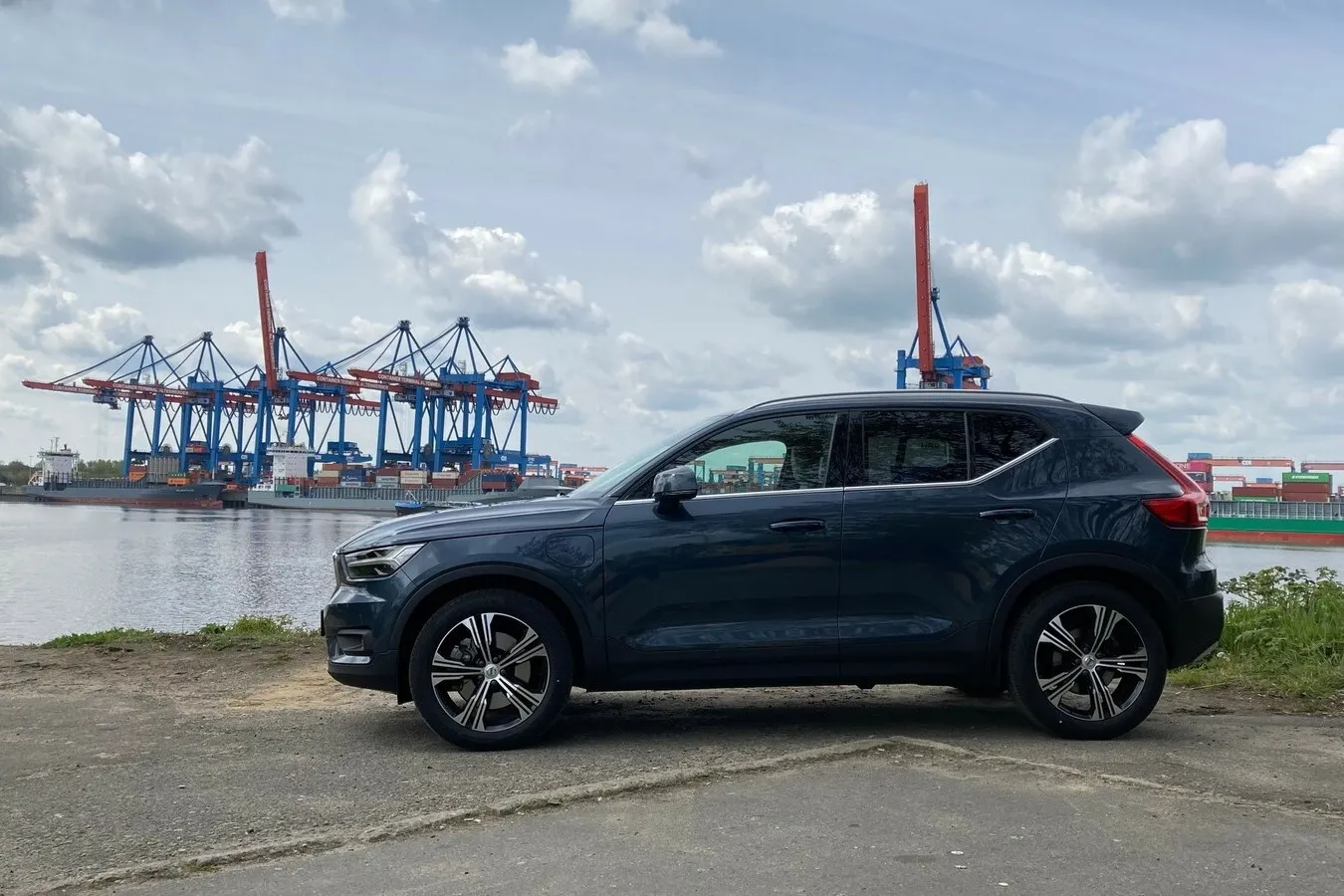 Typisch für die XC40-Seitenlinie ist die ansteigende Gürtellinie in der hinteren Tür.