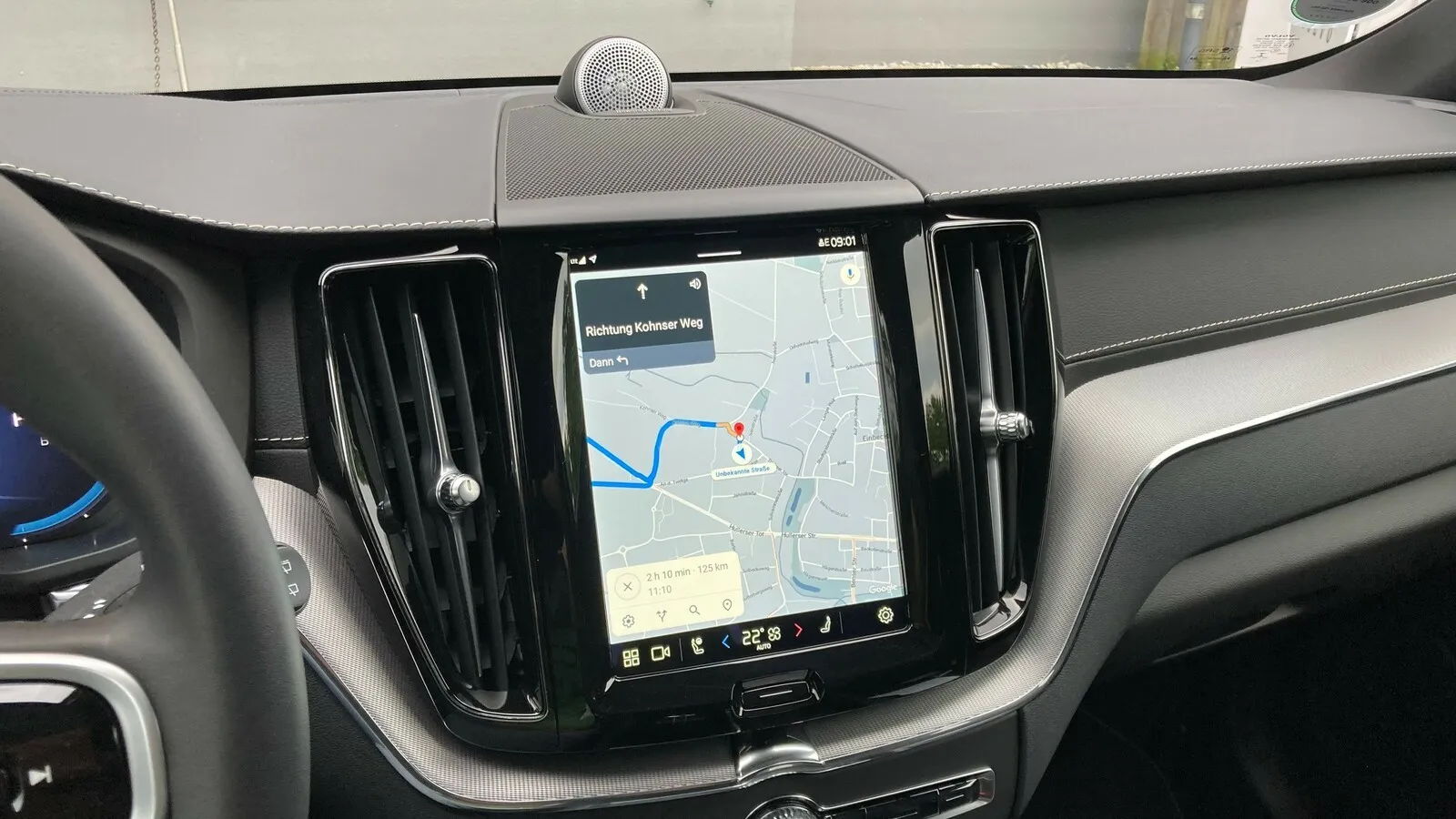 … komplett ersetzt hat Volvo aber das Infotainmentsystem. Es basiert ab sofort auf Google-Technik – übrigens auch im S90, V90 und V90 Cross Country.
