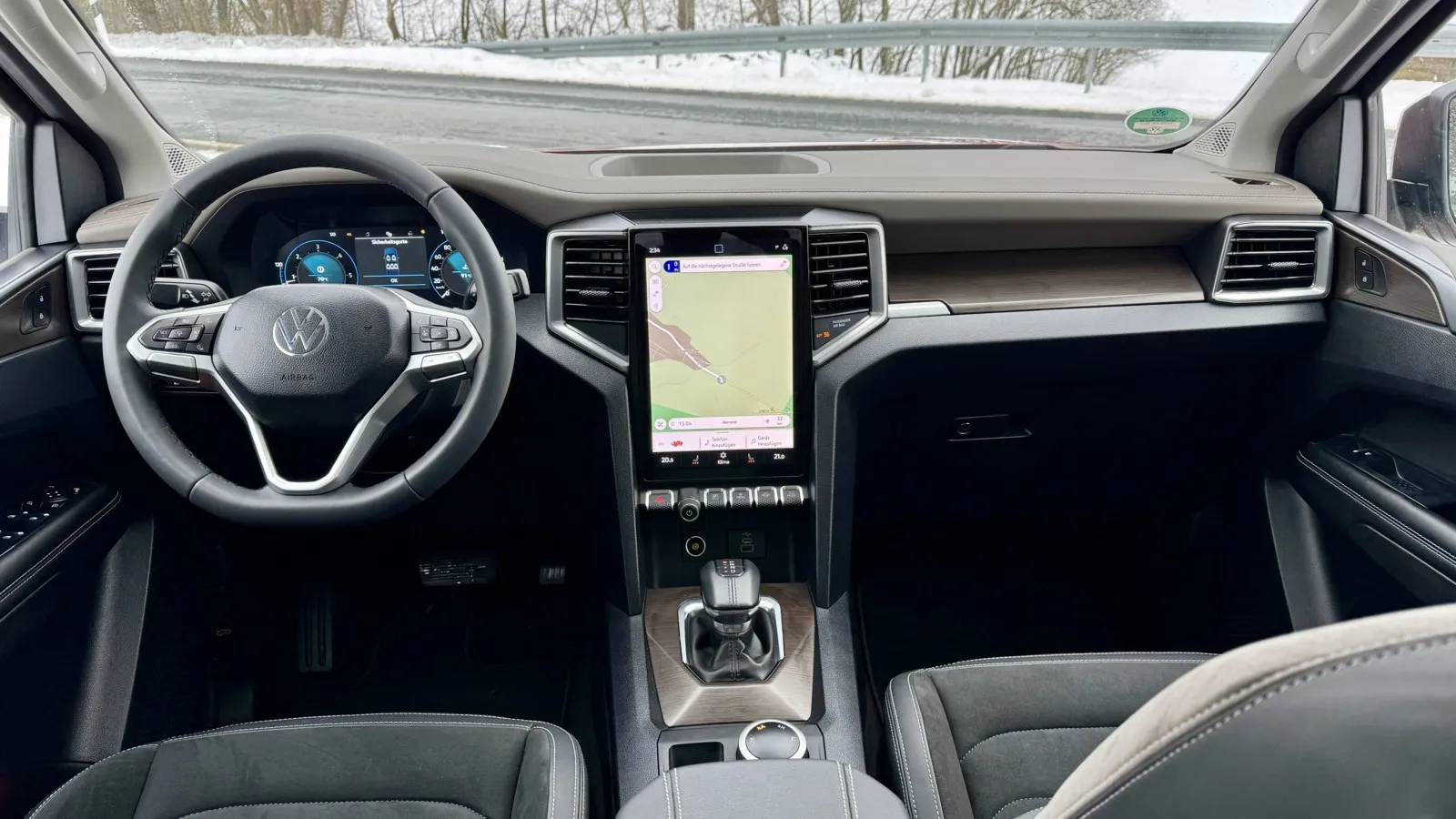 Der vertikal eingebaute Touchscreen ist ein weiteres Zeichen dafür, dass der Amarok auf dem Ford Ranger basiert.