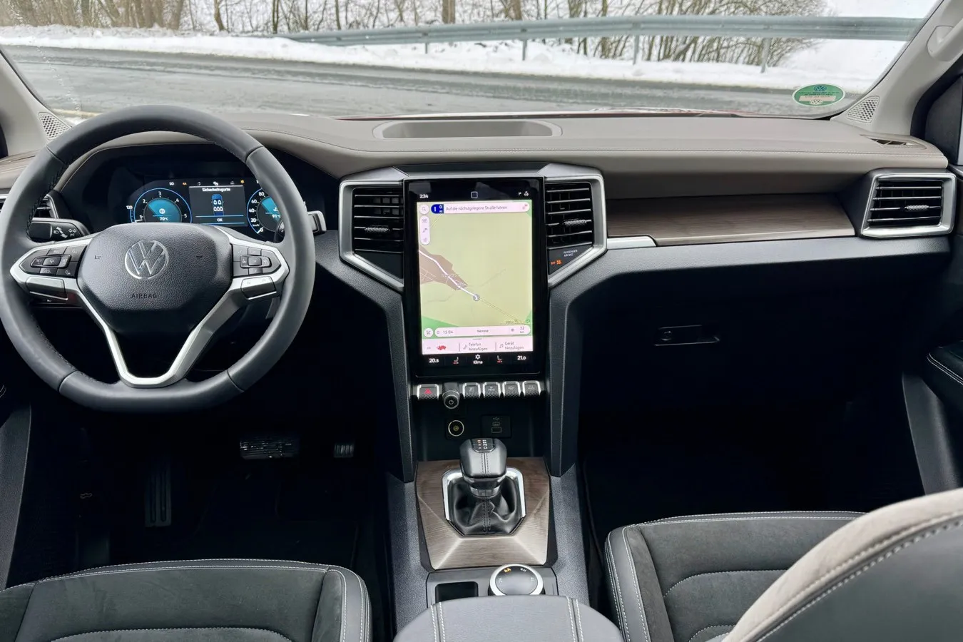 Der vertikal eingebaute Touchscreen ist ein weiteres Zeichen dafür, dass der Amarok auf dem Ford Ranger basiert.