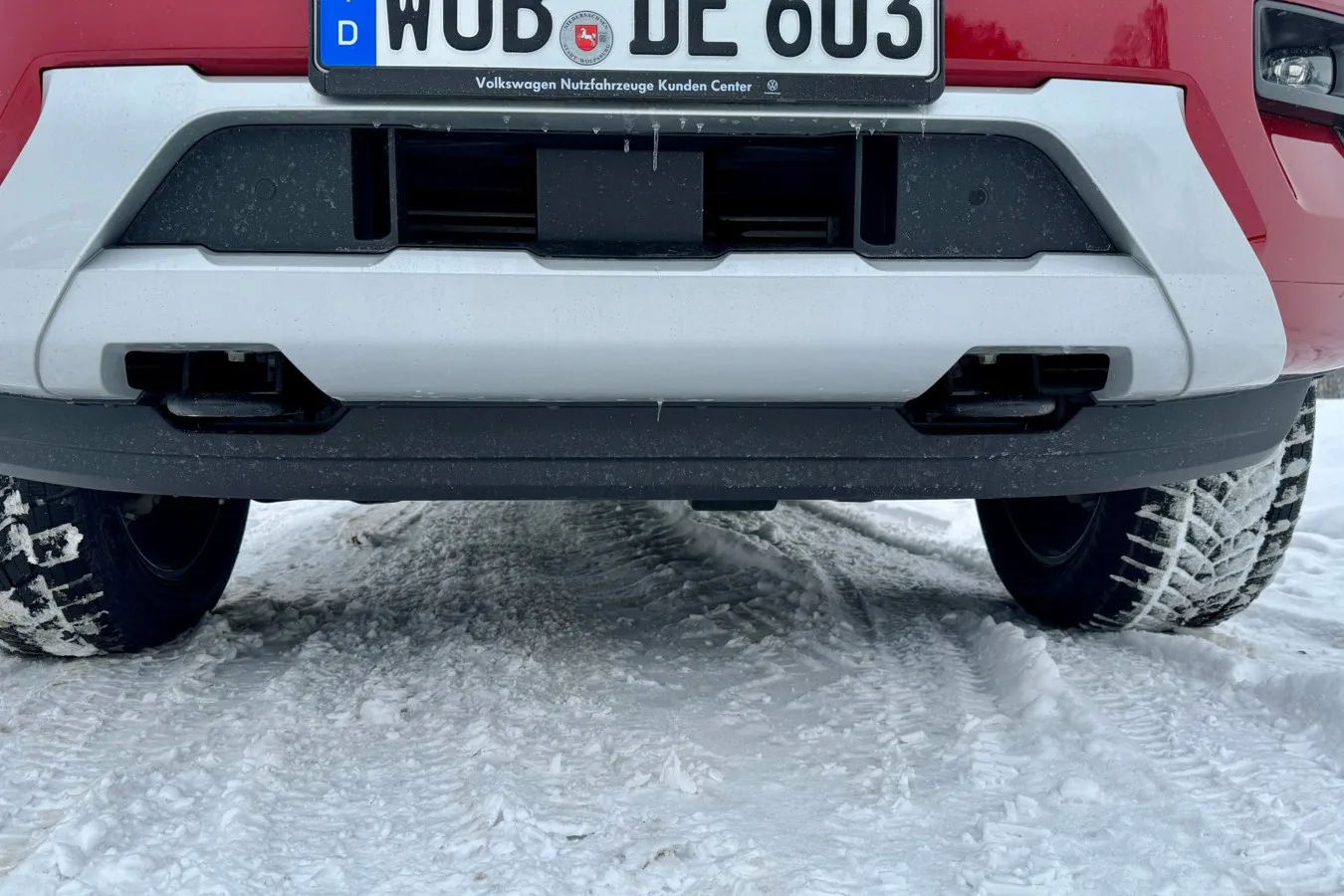 Ebenfalls ausstattungsabhängig verfügt der VW Amarok über eine oder zwei mit dem Leiterrahmen verbundene Bergeösen.
