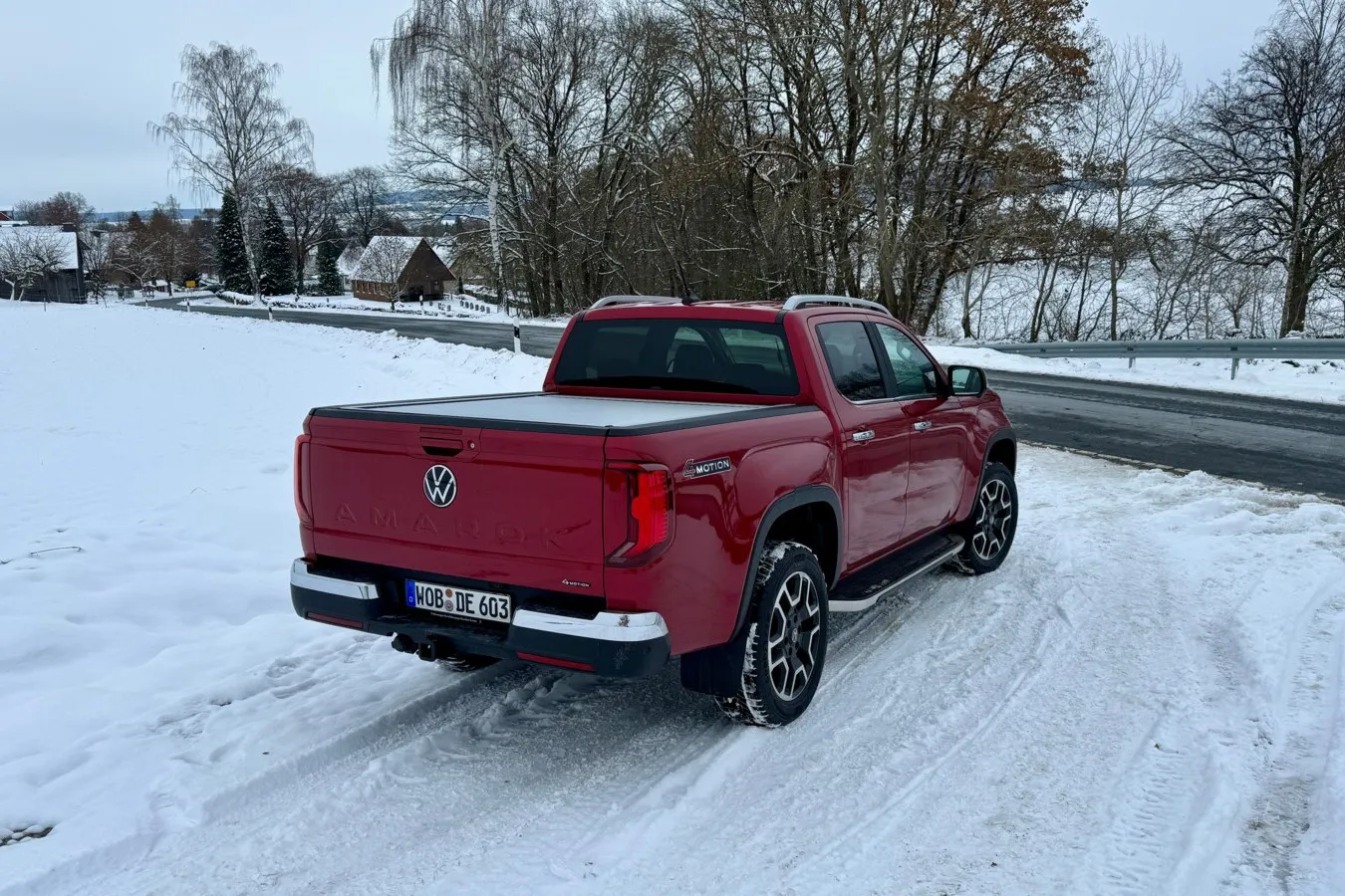 Großes VW-Logo auf der Amarok-Heckklappe.