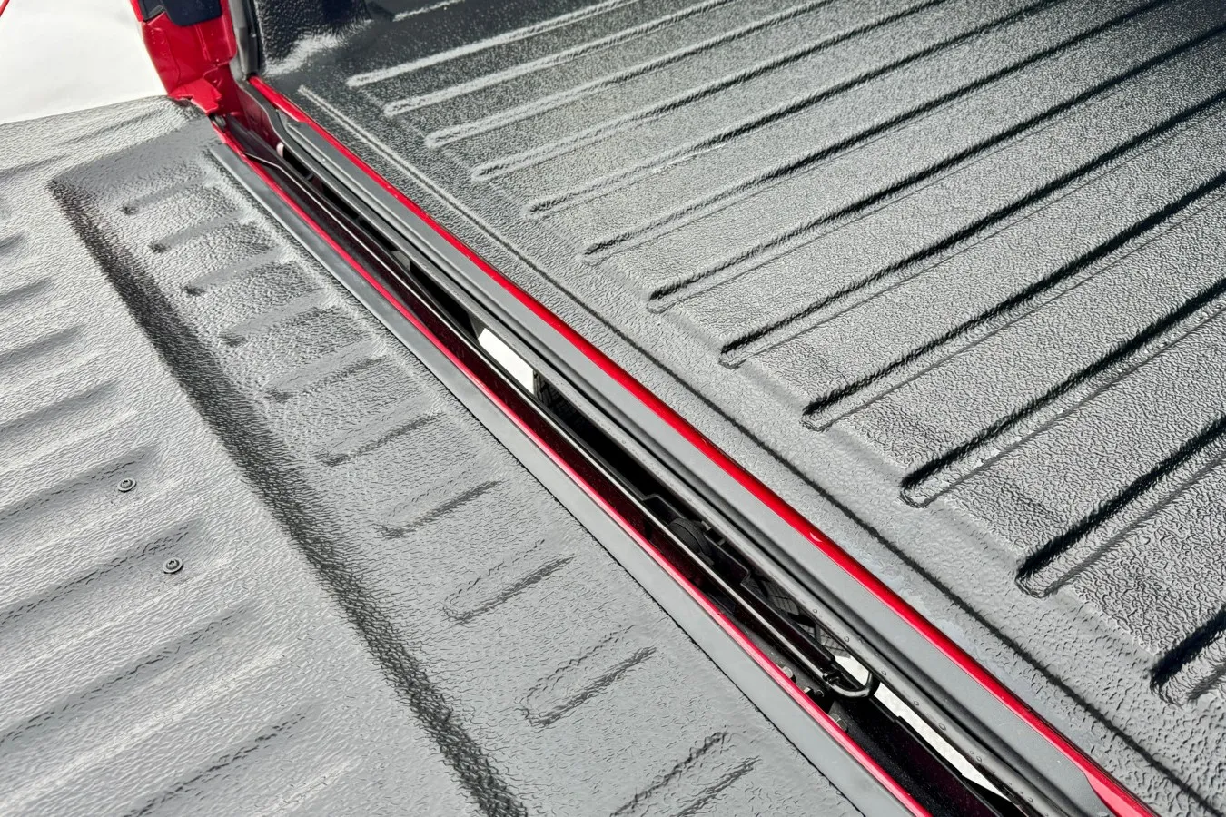 Zum leichteren Öffnen und Schließen der Ladeklappe verbaut VW je nach Ausstattung eine Drehstabfeder.