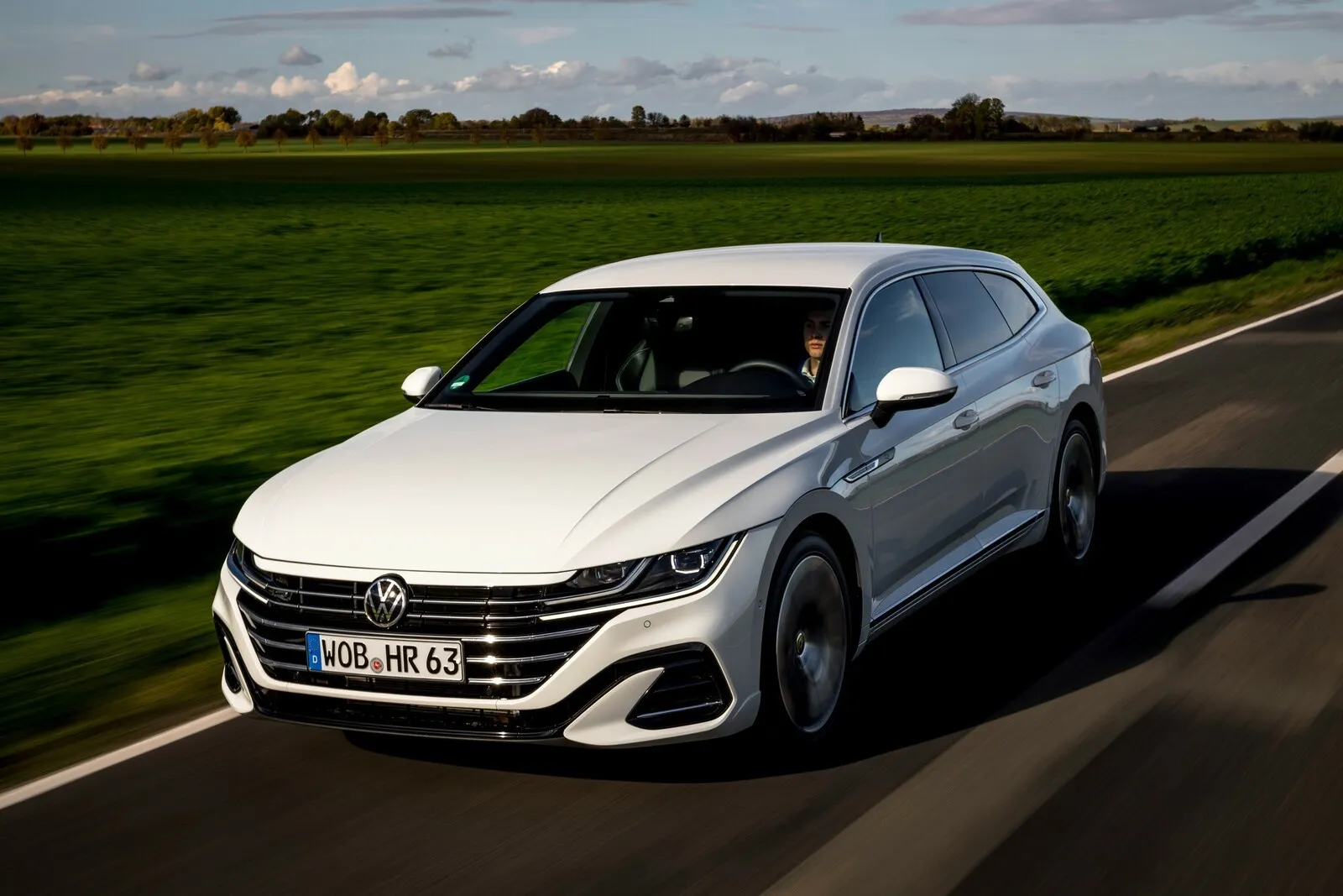 Mit 1.162 Euro Folgekosten müssen Fuhrparkverantwortliche für den VW Arteon 2.0 TDI Shooting Brake rechnen. Als 2.0 TSI 4Motion DSG ist der Wolfsburger 130 PS stärker, in Sachen Wartung und Verschleiß aber nur 270 Euro teurer.