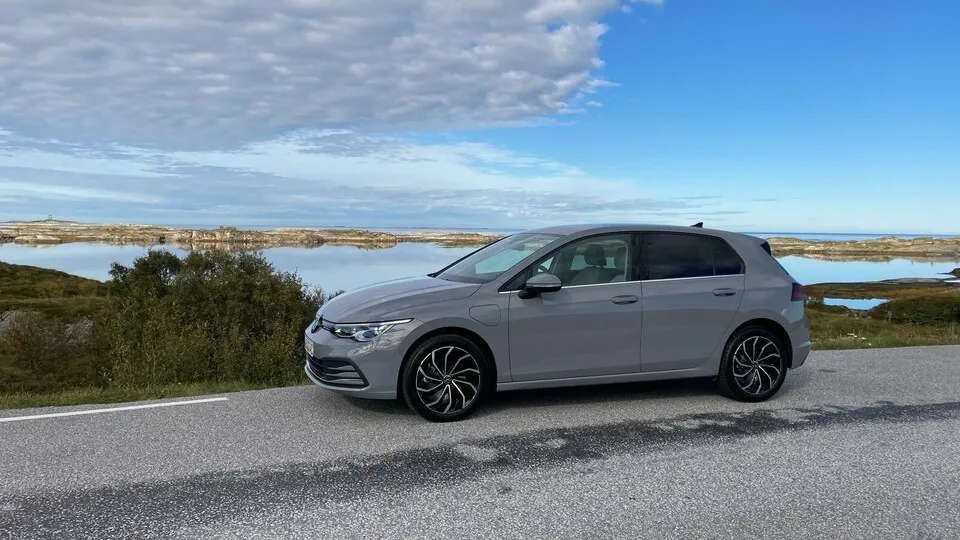 VW-Plug-in-Hybride, im Bild der Golf eHybrid, sollen ab 2023 bis zu 100 Kilometer rein elektrisch fahren.