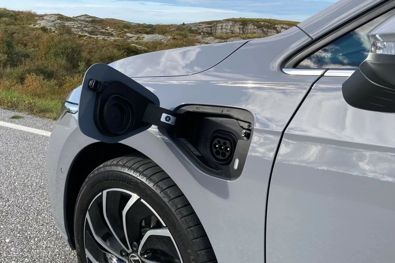 Geladen werden die Plug-in-Hybride auf MQB-Basis mit maximal 3,6 kW Ladeleistung.