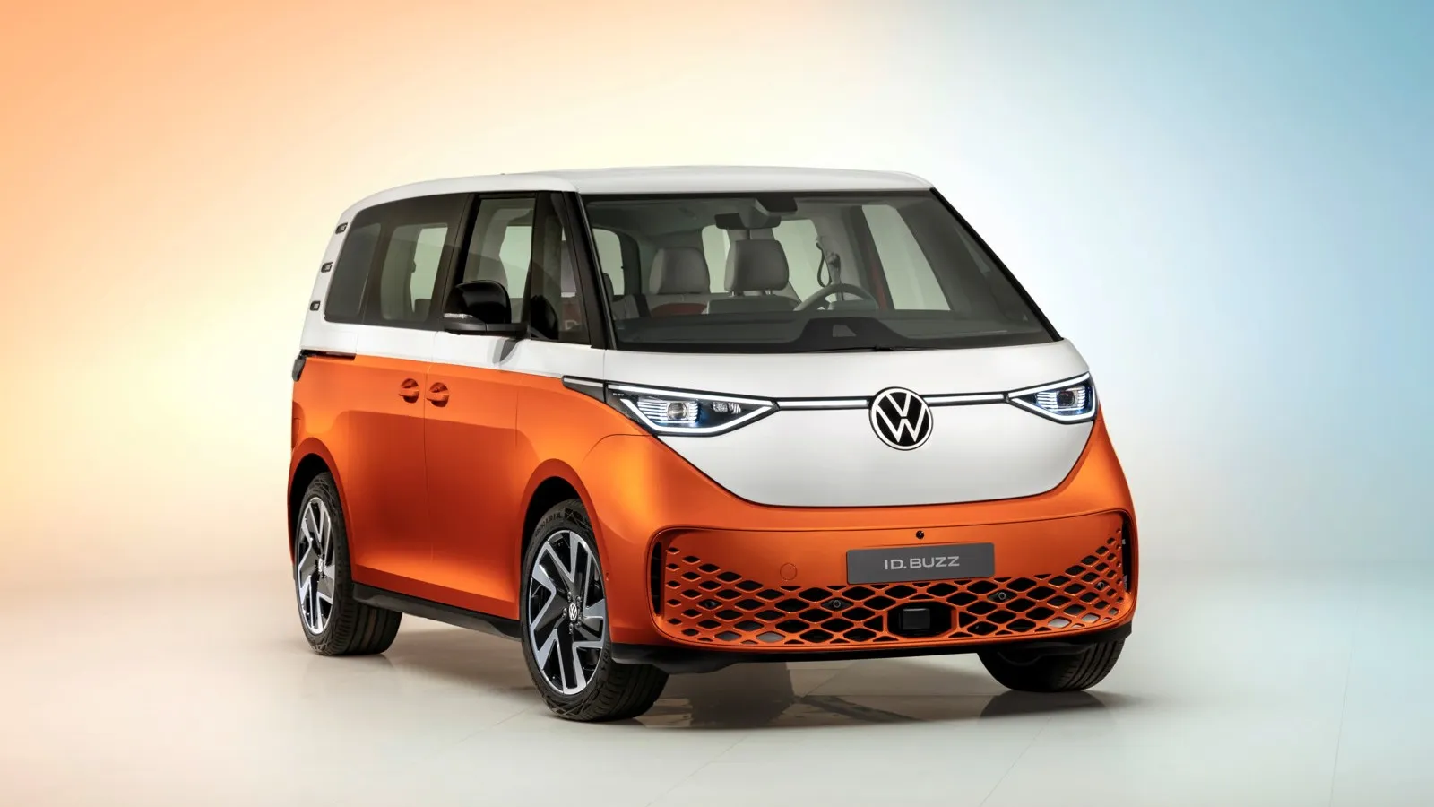 Neben dem ID.Buzz Cargo stellt Volkswagen Nutzfahrzeuge auch die Pkw-Version seines neuen Elektroautos vor.