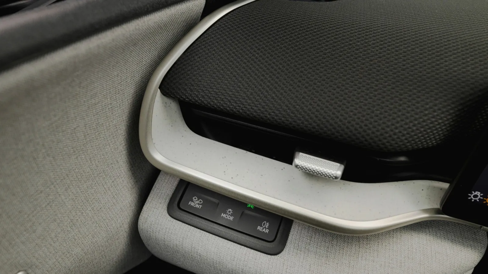 Stoffbespannte Oberflächen und strukturierte Materialien sollen laut Volkswagen die Wertanmutung im Innenraum erhöhen.
