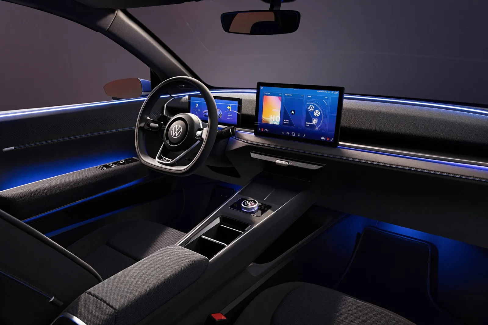 Das Interieur prägen zwei große Monitore, mit einem separaten Klima-Bedienteil will VW für bessere Ergonomie sorgen.
