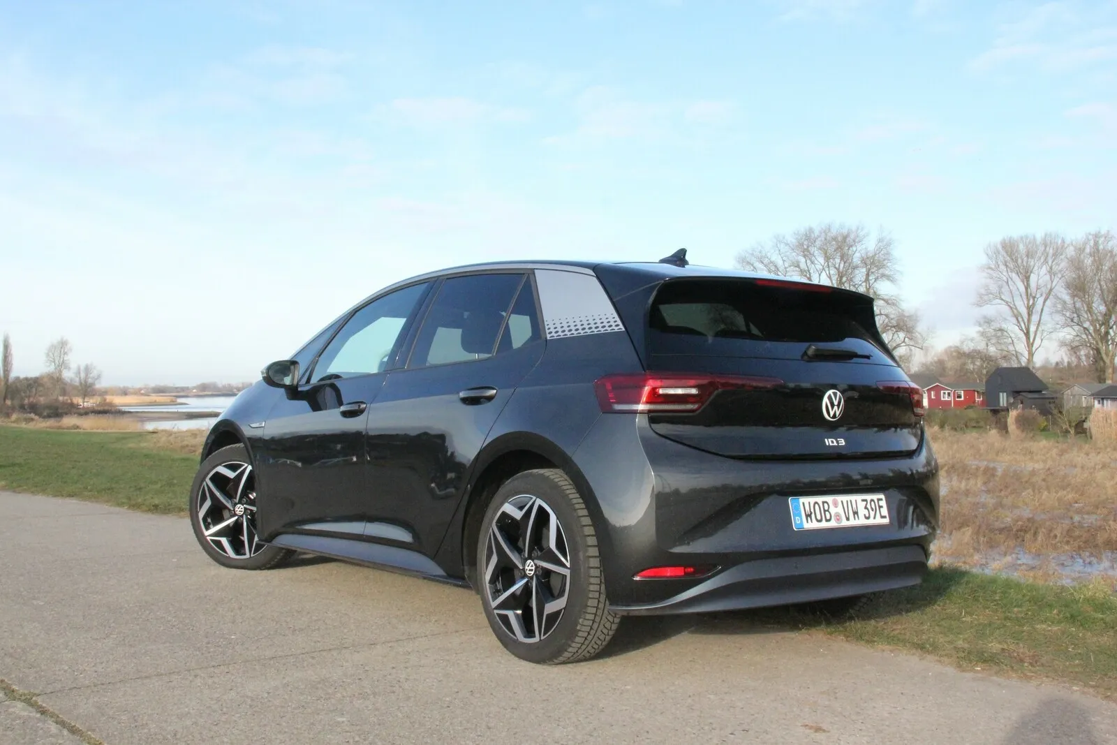 Nur die breite C-Säule des ID.3 erinnert optisch an den VW-Klassiker Golf.
