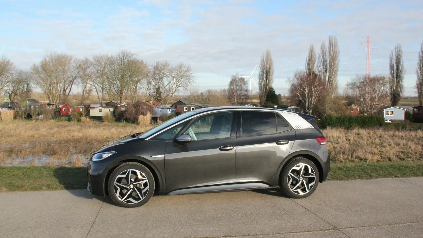 Mit komplett neuem Design zeigt der ID.3 schon außen, dass er als Elektroauto auch einen für VW neuen technischen Weg geht.