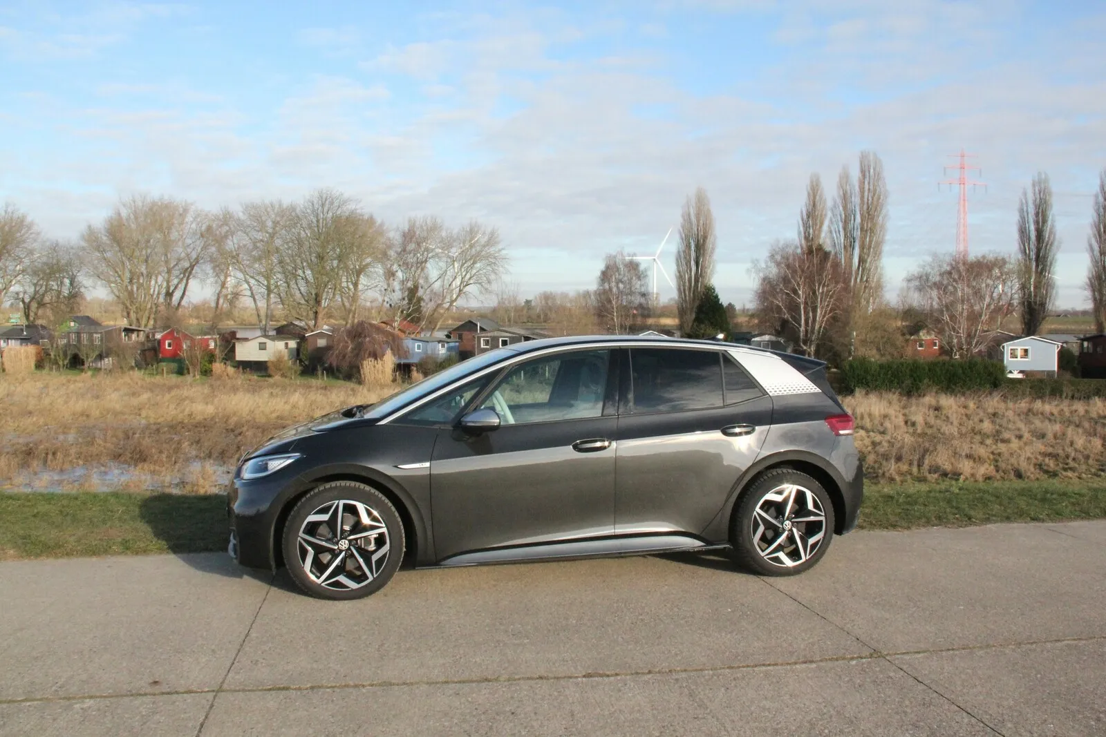 Mit komplett neuem Design zeigt der ID.3 schon außen, dass er als Elektroauto auch einen für VW neuen technischen Weg geht.