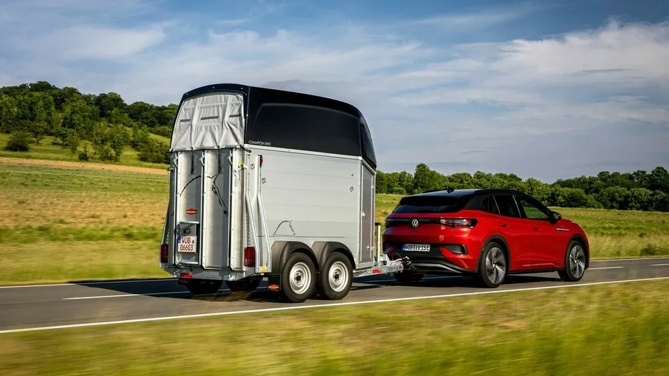 Der Volkswagen ID.4 GTX darf Hänger bis 1,4 Tonnen ziehen.