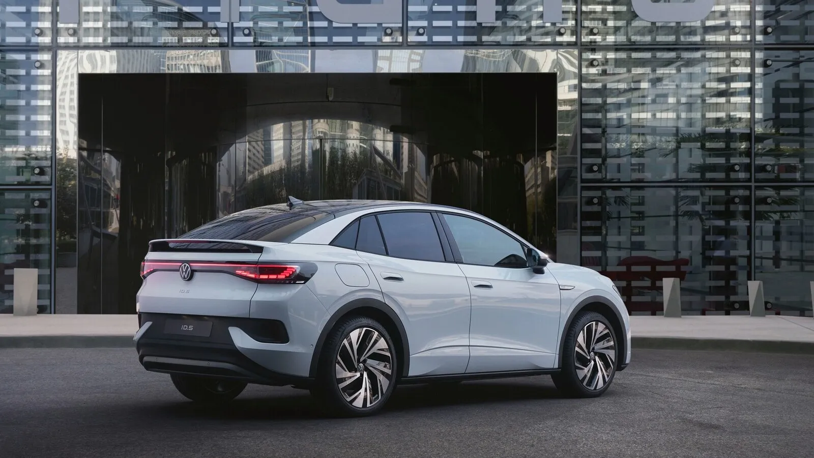 Das Coupé-Heck soll dem ID.5 Schwung verleihen und die Aerodynamik verbessern.
