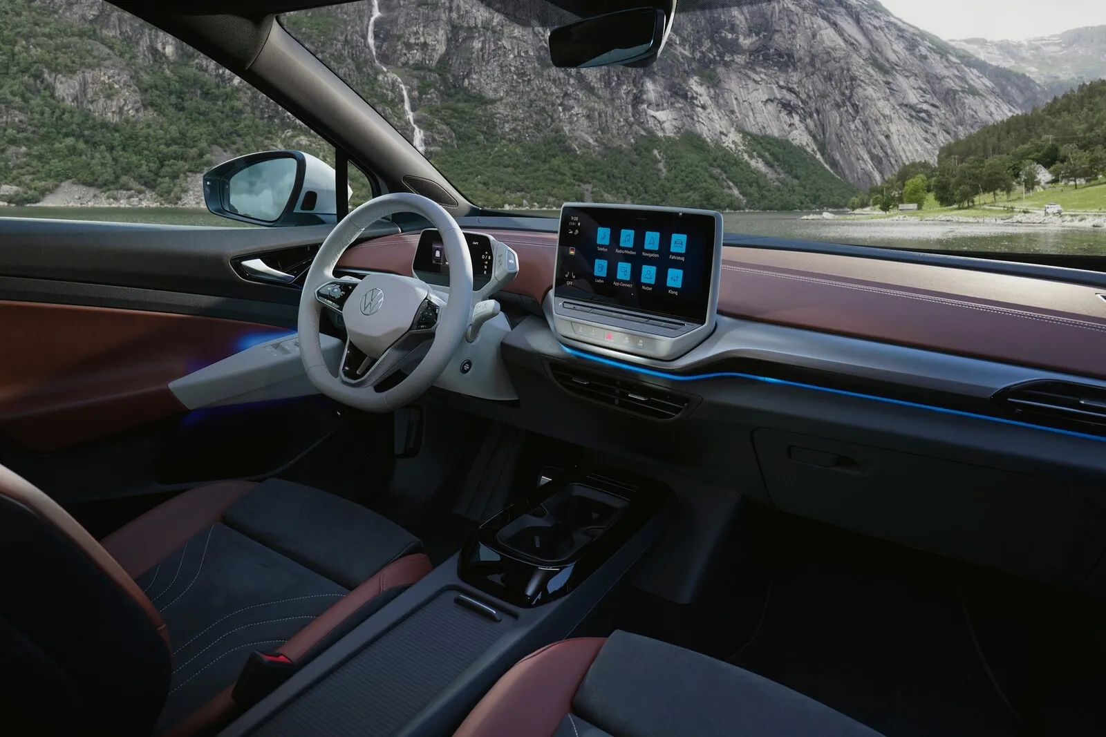 Das Cockpit des VW ID.5 ist in bekanntem Stil nüchtern möbliert.