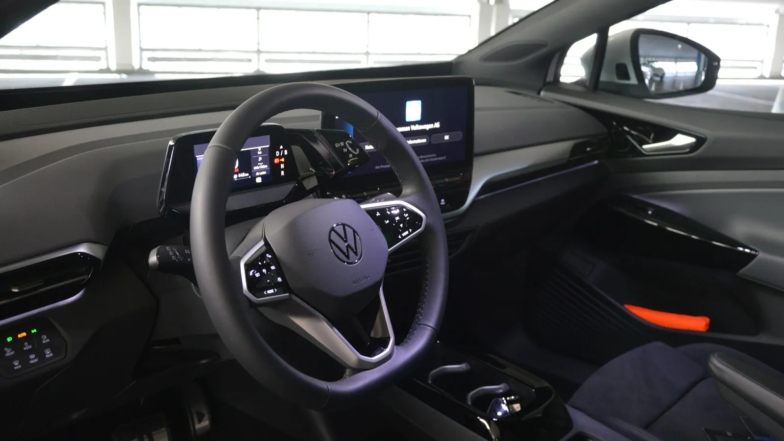 Aufgeräumtes Cockpit im vollelektrischen SUV-Coupé VW ID.5.