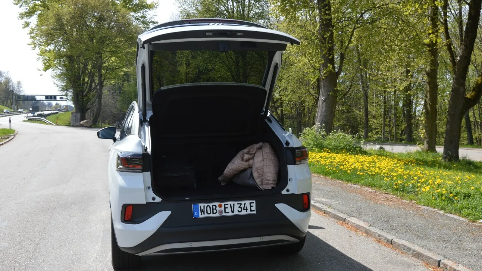 Große Klappe und viel dahinter: Trotz Coupé-Linie passen 549 bis 1.561 Liter Gepäck in den Kofferraum des VW ID.5.