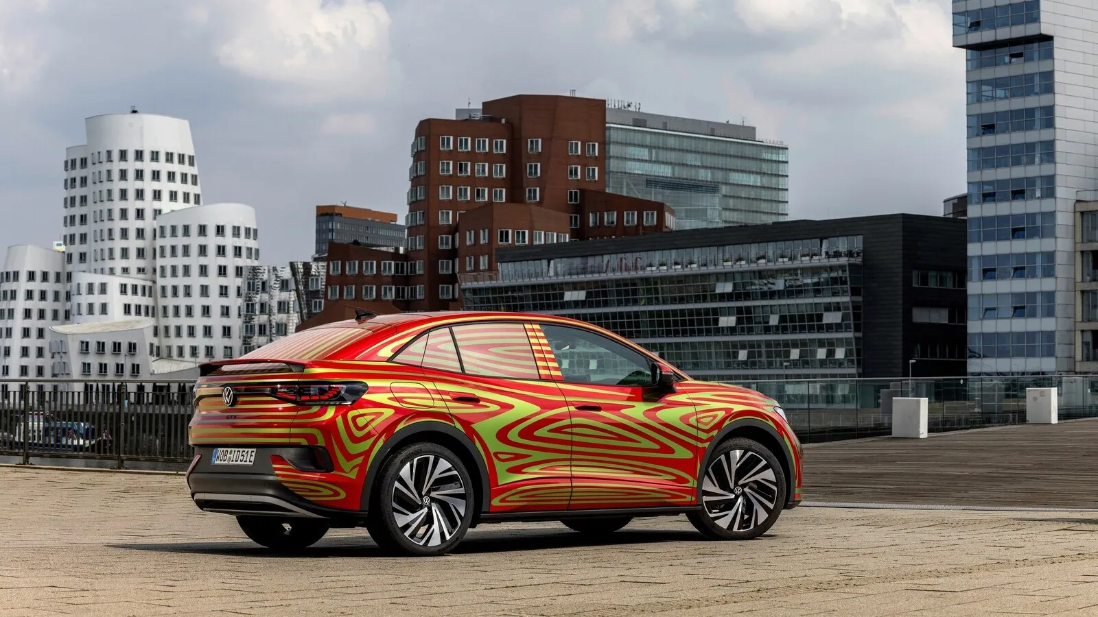 Seriennahe Studie des VW ID.5 GTX: Das vollelektrische SUV-Coupé steht im Serientrimm ebenfalls in München.