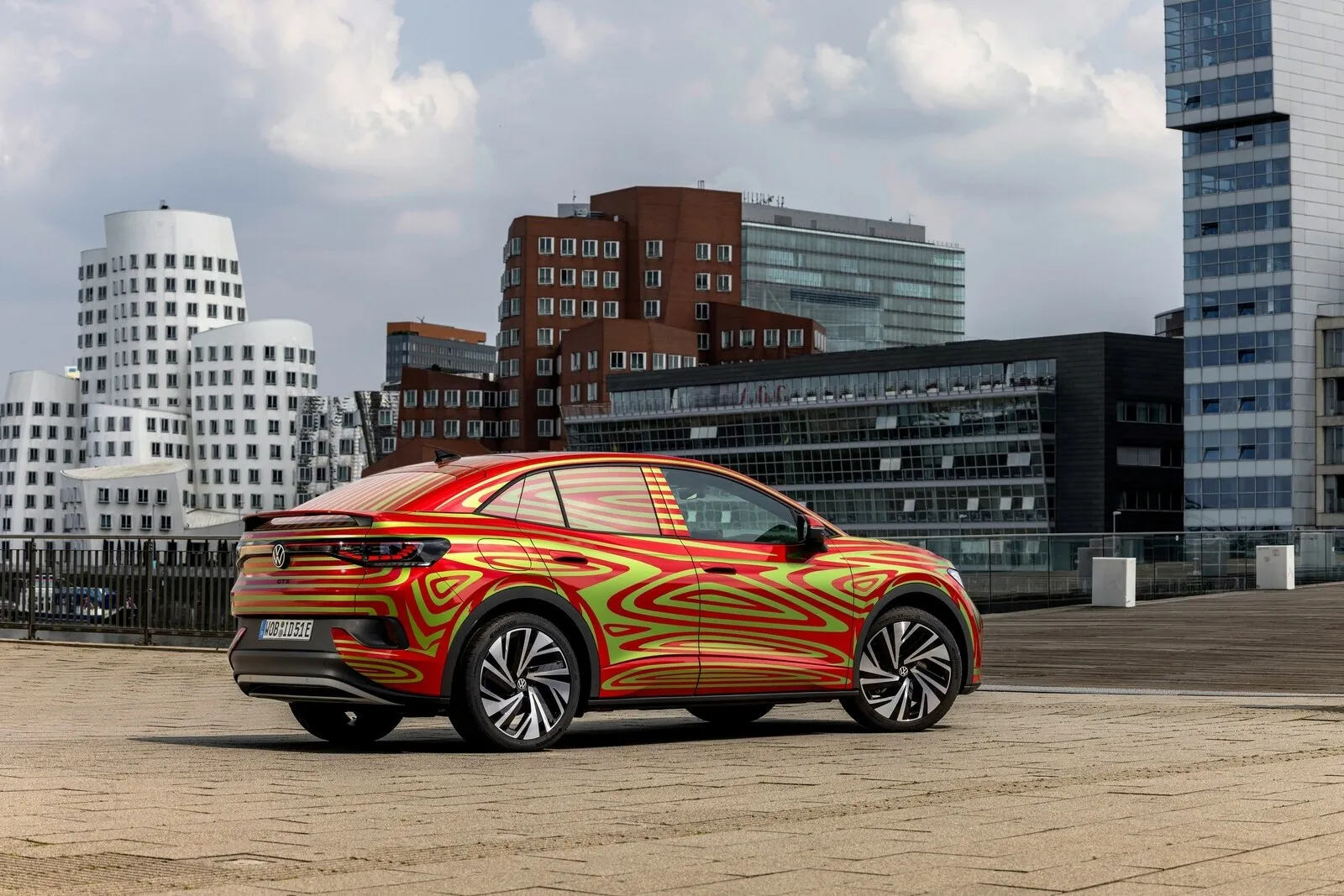 Seriennahe Studie des VW ID.5 GTX: Das vollelektrische SUV-Coupé steht im Serientrimm ebenfalls in München.