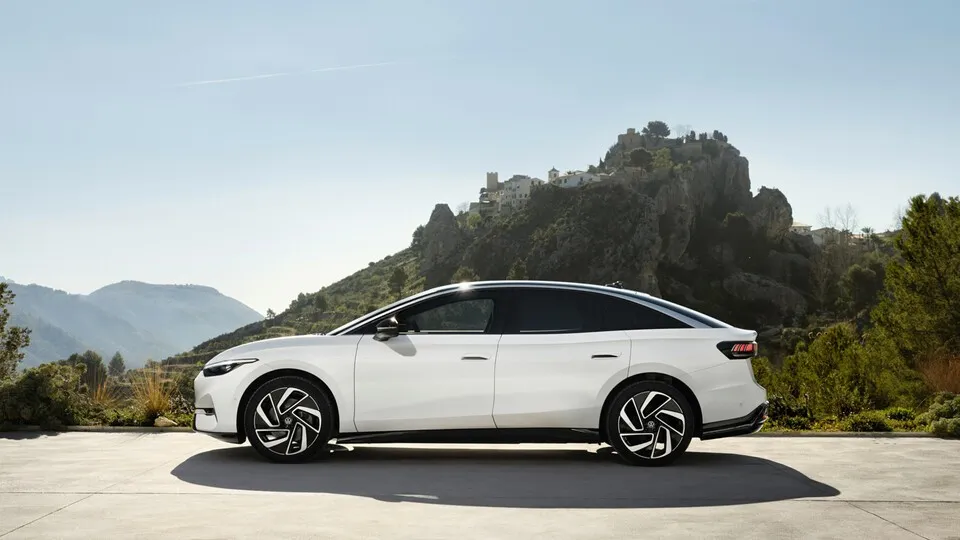 Die Einführung des E-Autos ID.7 mit einer Norm-Reichweite von um die 700 Kilometer ist in Deutschland schon für Ende November.
