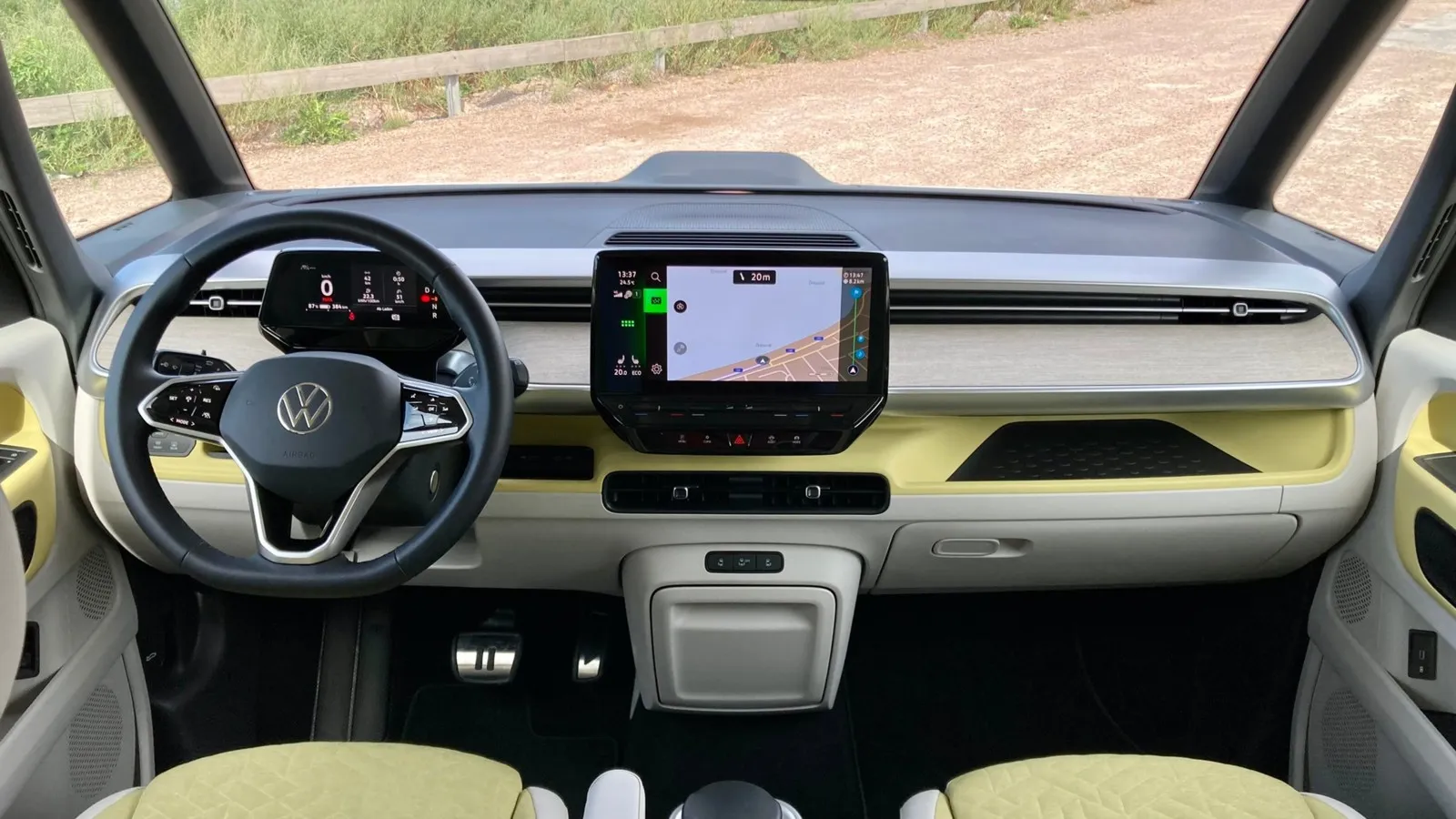 Cooles Cockpit-Design im ID.Buzz, die Qualität der nachhaltigen Materialien erreicht aber nicht immer gewohnten VW-Standard.