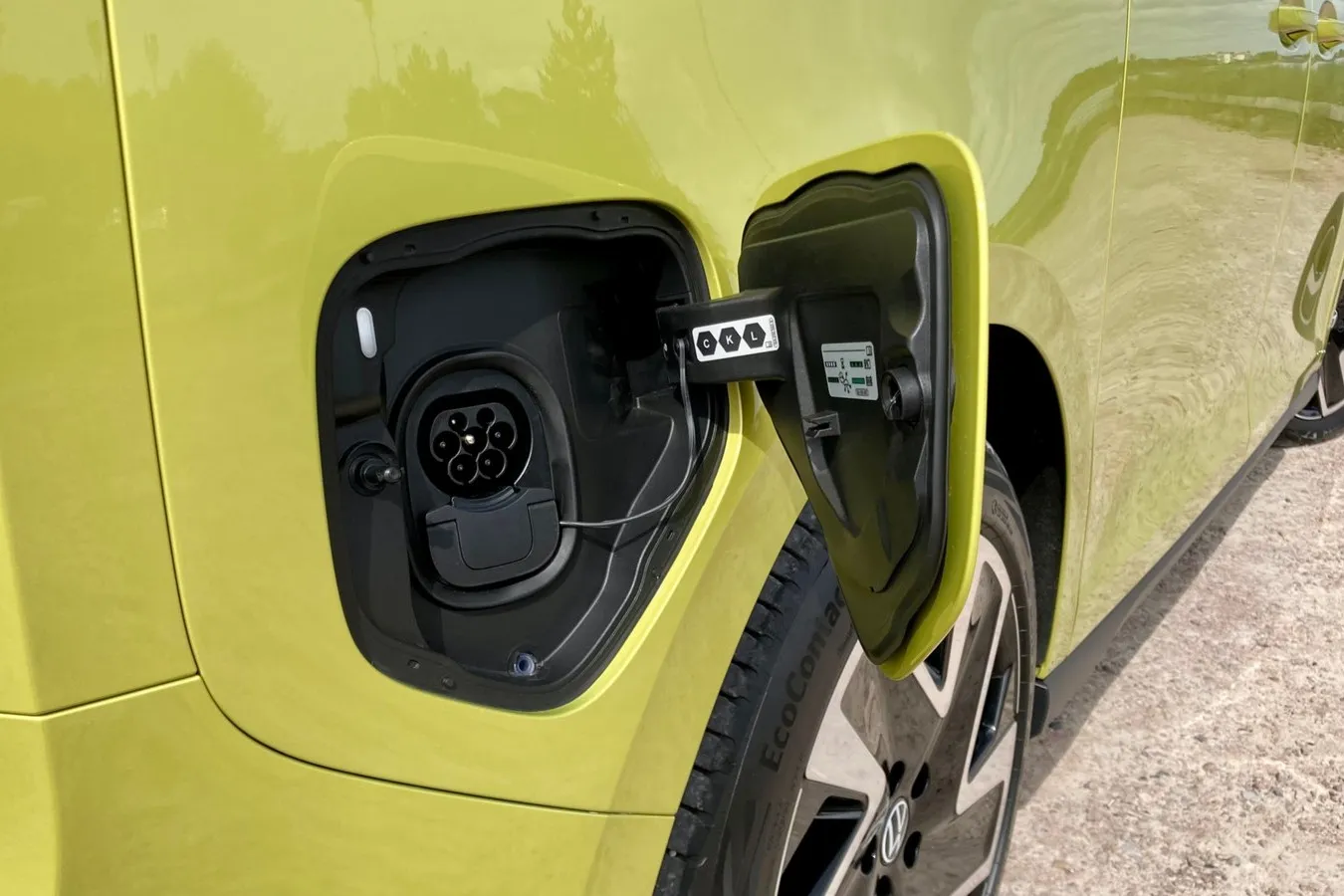 Maximal 170 kW beträgt die Ladeleistung im ID.Buzz, damit zählt der VW zu den Spitzenreitern im MEB-Universum.