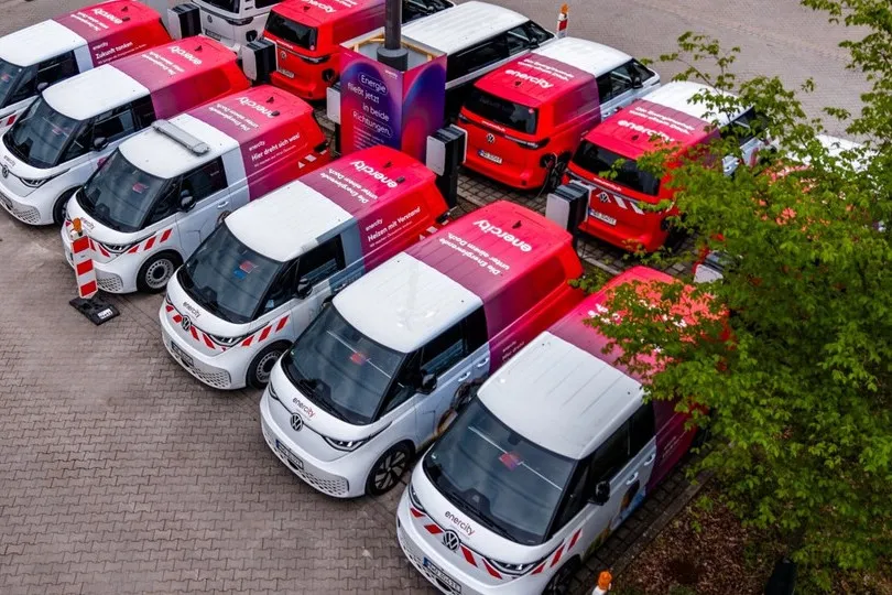 Praxistest: 50 Stunden lang haben die zwölf Fahrzeugbatterien der Enercity-Flotte Strom gekauft und verkauft.