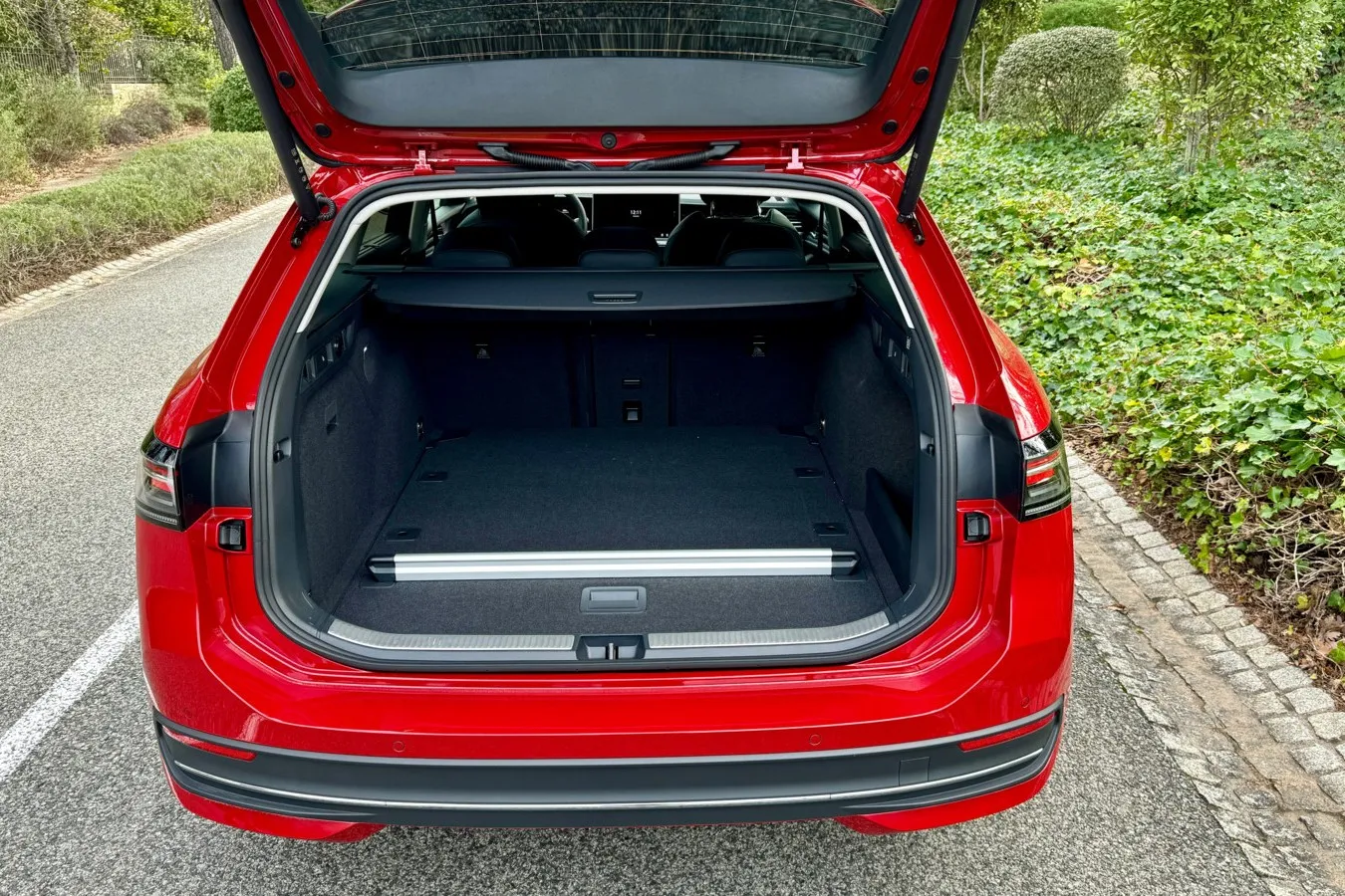 Klassische VW-Kombitugenden: Der Passat Variant ist einfach beladbar.