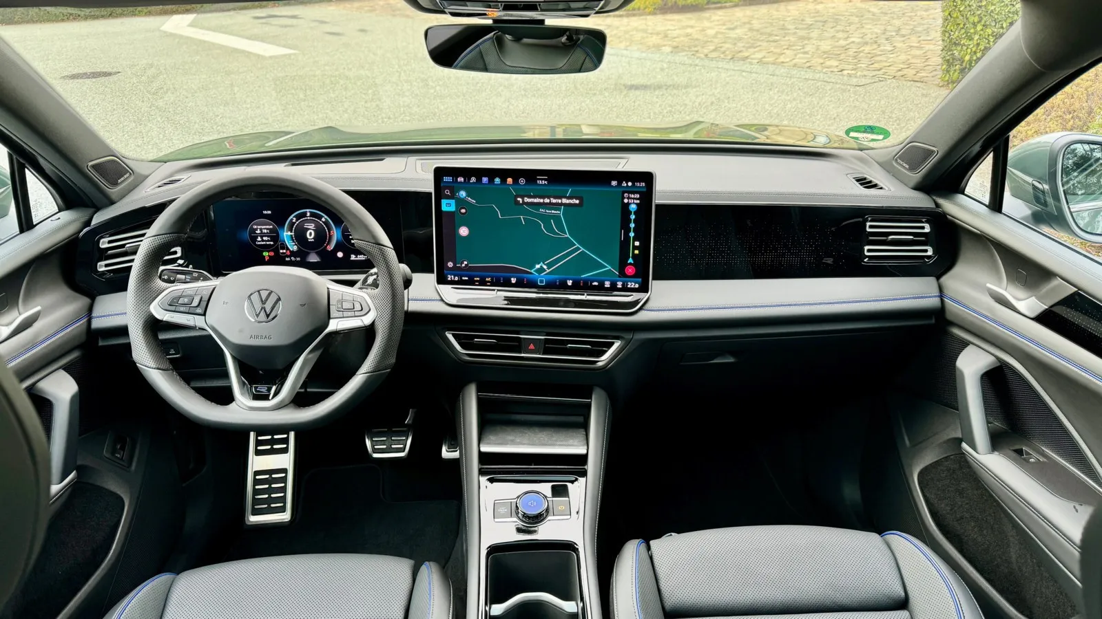 Der 15-Zoll-Monitor im Tiguan kostet Aufpreis, Serie ist eine 12,9-Zoll-Variante.