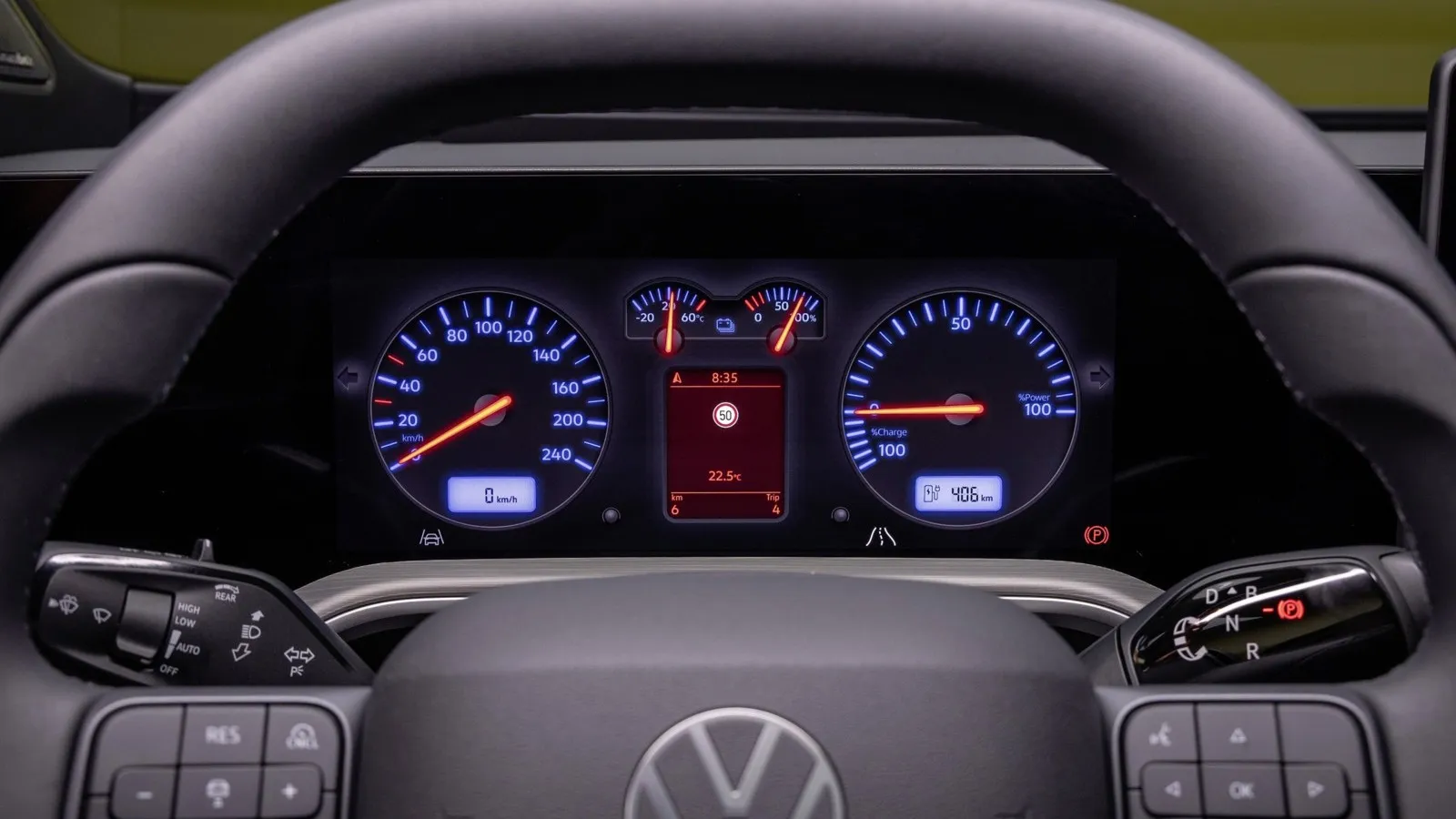 Beim Cockpit im VW Tiguan kann der Nutzer auf Wunsch den Anzeigestil des Golf 4 wählen.