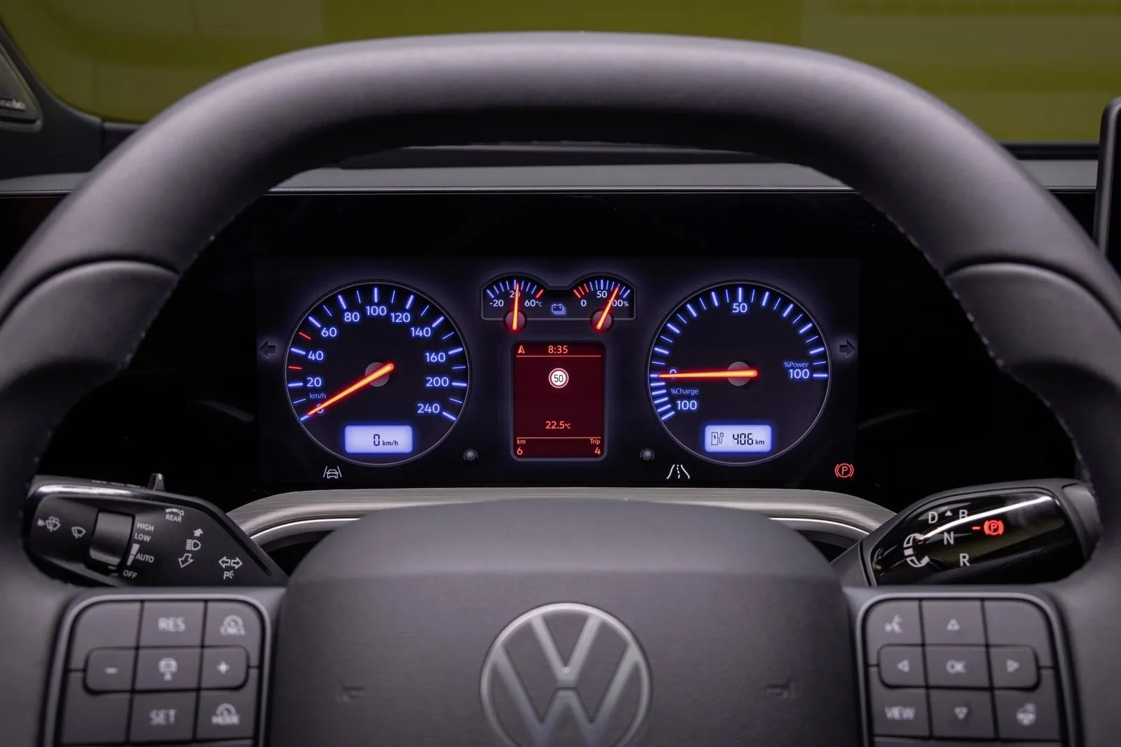 Beim Cockpit im VW Tiguan kann der Nutzer auf Wunsch den Anzeigestil des Golf 4 wählen.