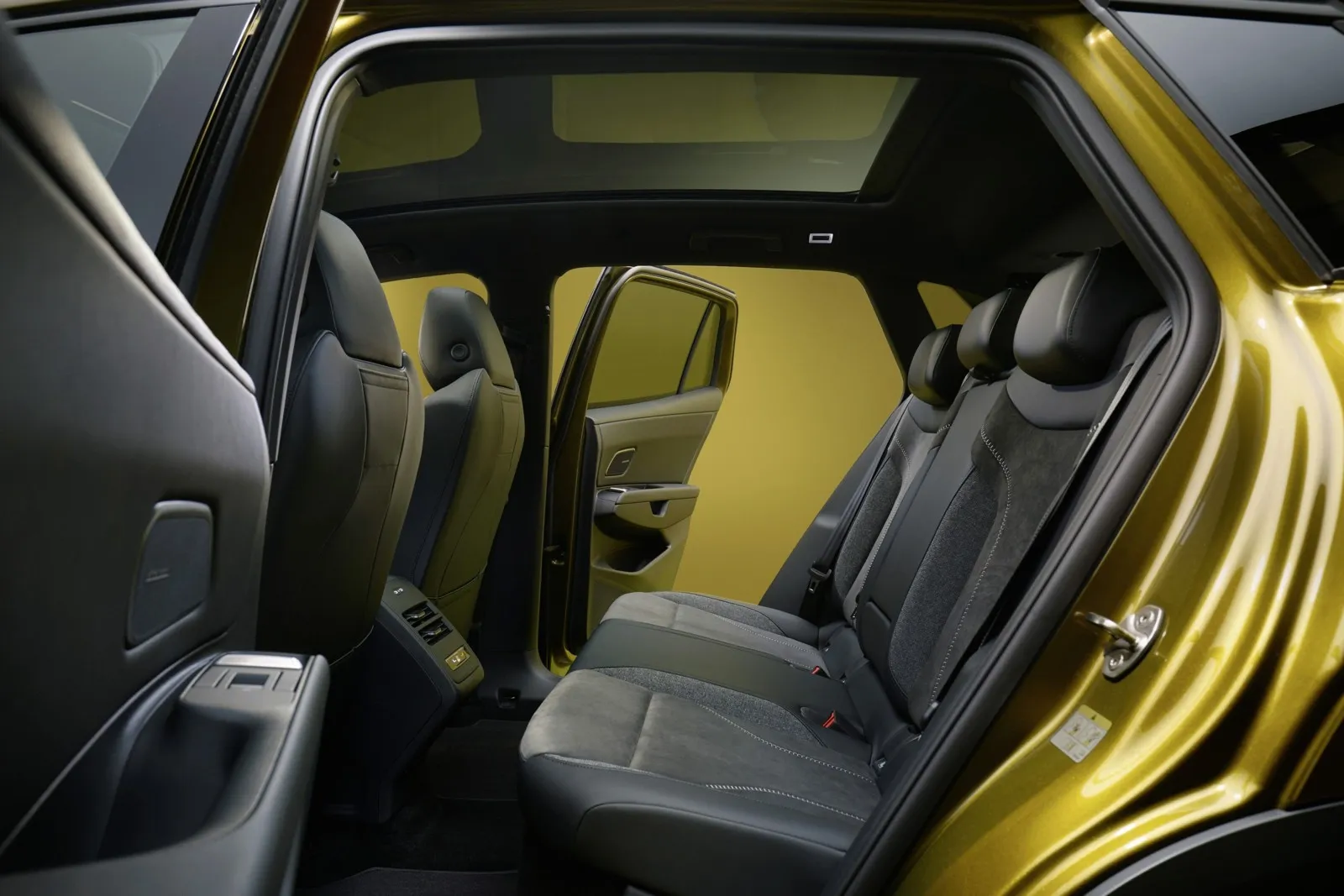 Im Fond verspricht der ID Tiguan ordentlich Beinfreiheit.