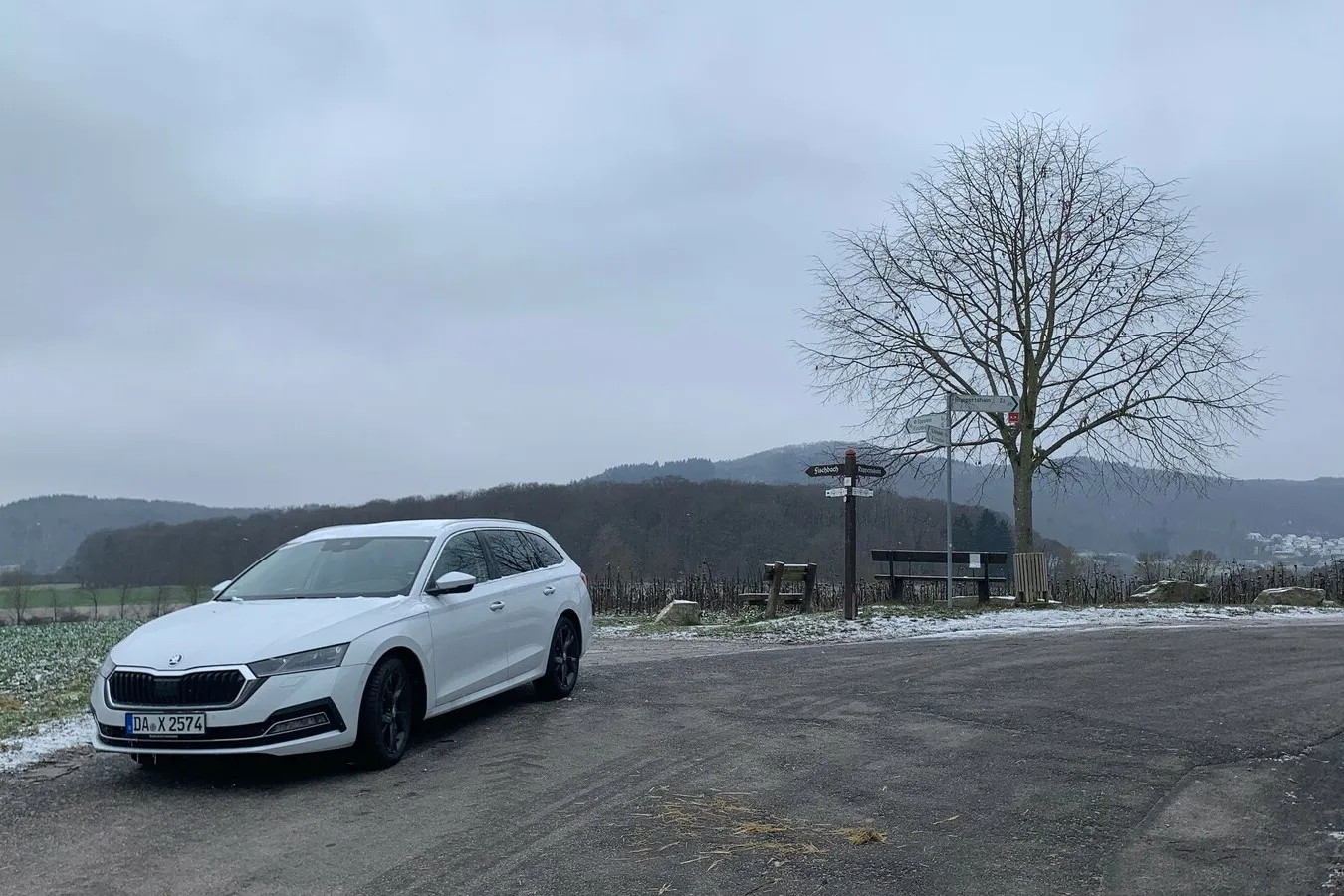 Dieser Skoda ist ein Auto fast ohne Schwächen. Der positive Gesamteindruck beginnt schon beim Design, das durch seine Zeitlosigkeit beeindruckt