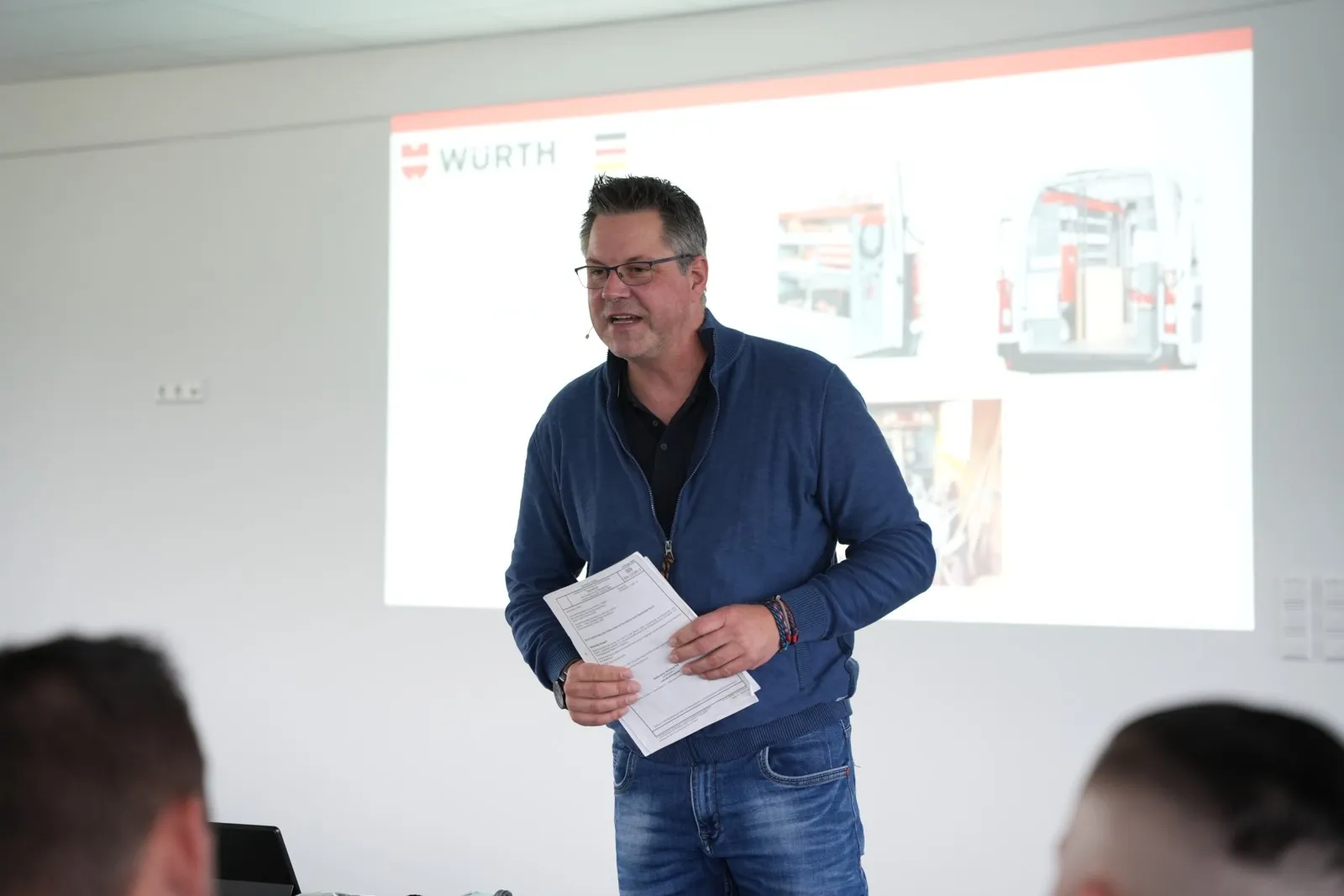 Markus Mertens, Polizeibeamter und Ladunssicherungs-Spezialist, während seines launigen Vortrags zu seinem Fachgebiet.