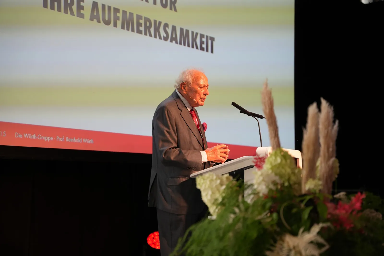 Reinhold Würth, der die Würth-Gruppe zum Global Player entwickelte, ließ es sich nicht nehmen, zum Jubiläum zu sprechen.