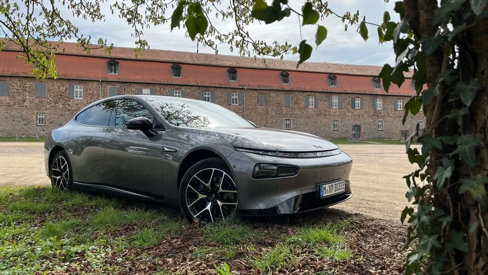 Xpeng P7 ist die Elektro-Limousine, die der chinesische Hersteller Xiaopeng Motors zum Marktstart in Deutschland verkauft. Der P7 liefert mindestens 276 PS und ist auch mit Allradantrieb zu haben.